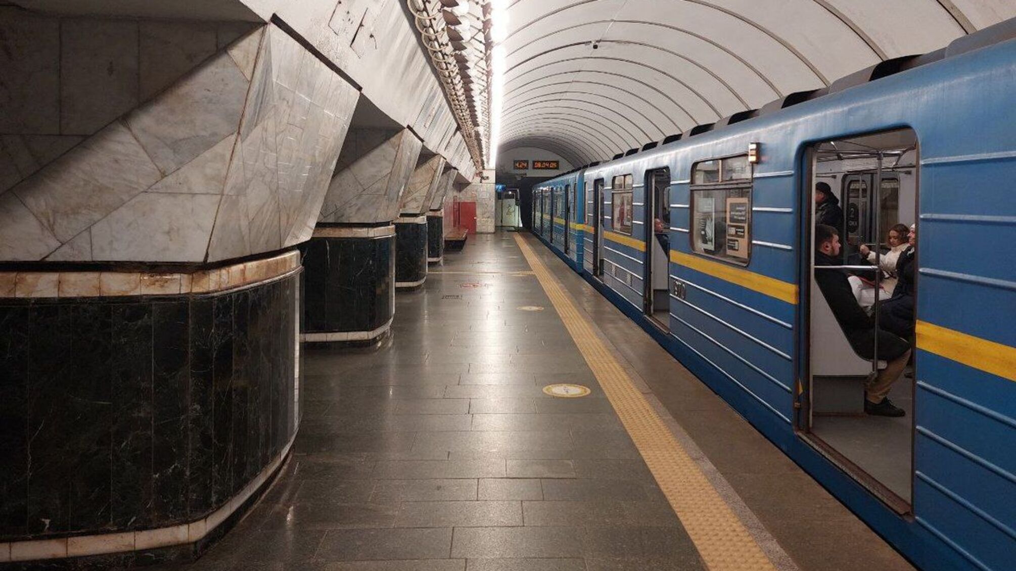 Как будет курсировать киевское метро на Рождество и Новый год 2026: актуальный график