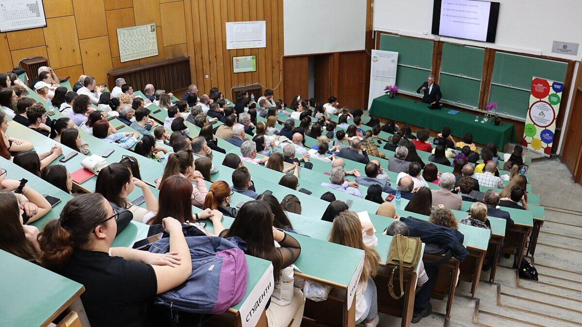 250 тисяч студентів 25+: ще 50 коледжів перевірять через підозріле зростання їхньої кількості