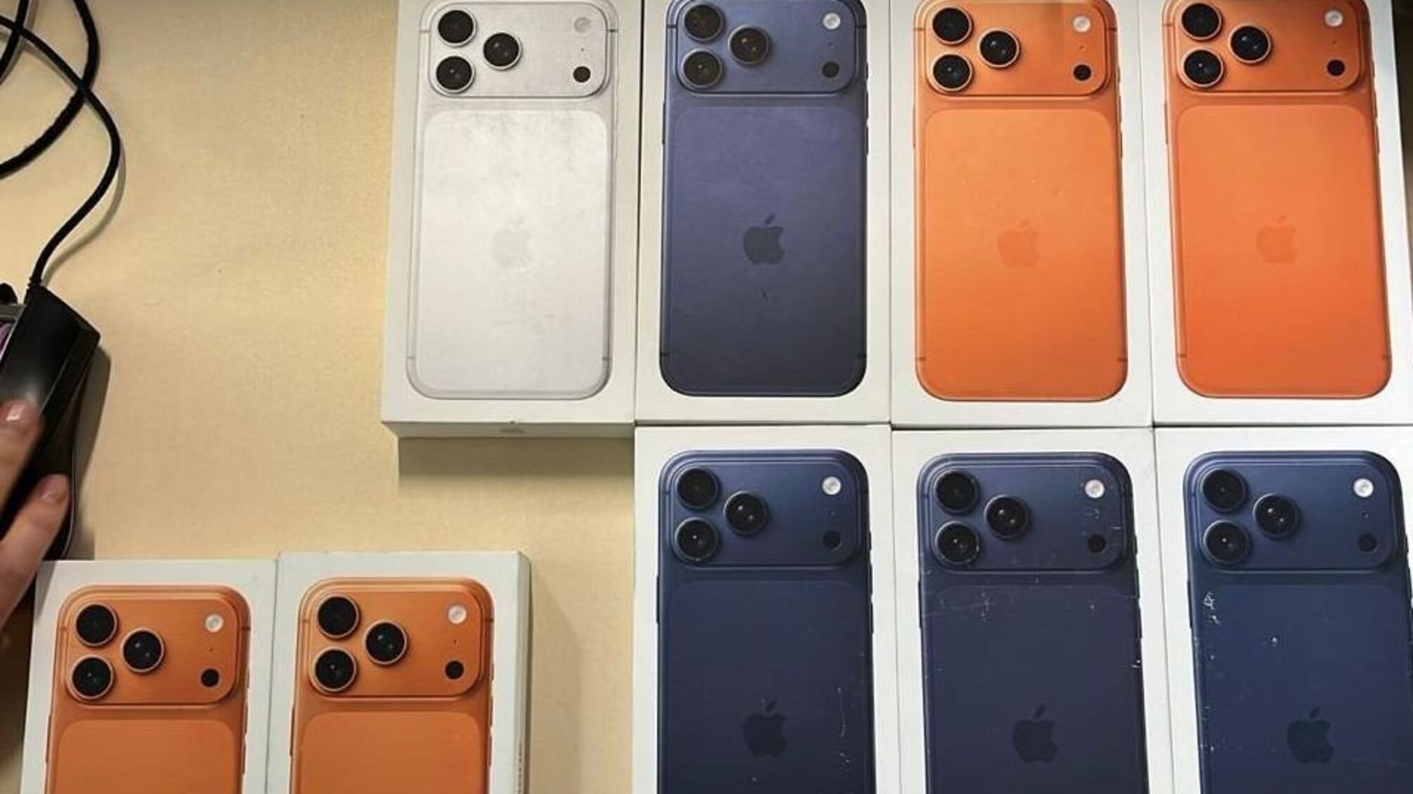 Пограничники остановили ввоз iPhone 17 на миллион гривен: задержан житель Черновцов