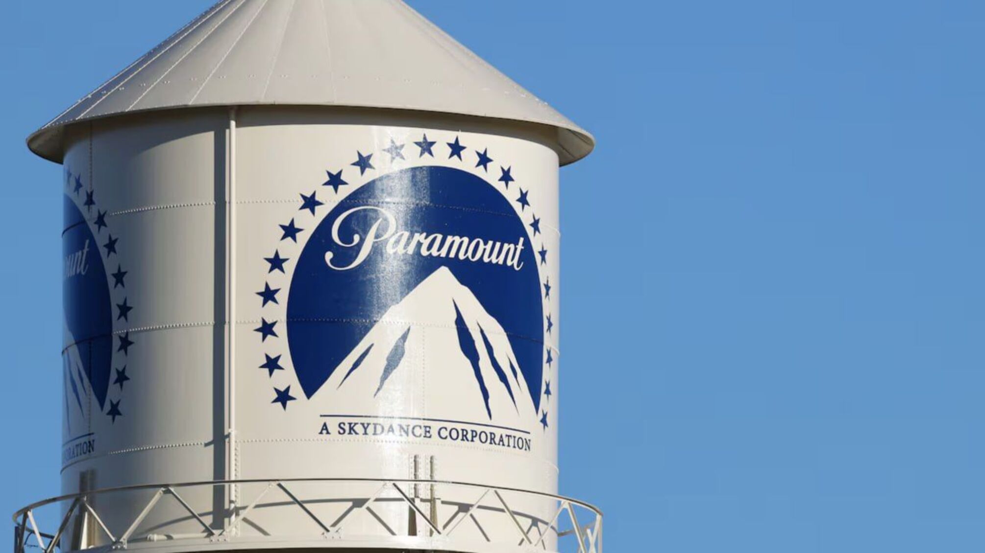 Paramount бросает вызов Netflix и предлагает $108 миллиардов за Warner Bros