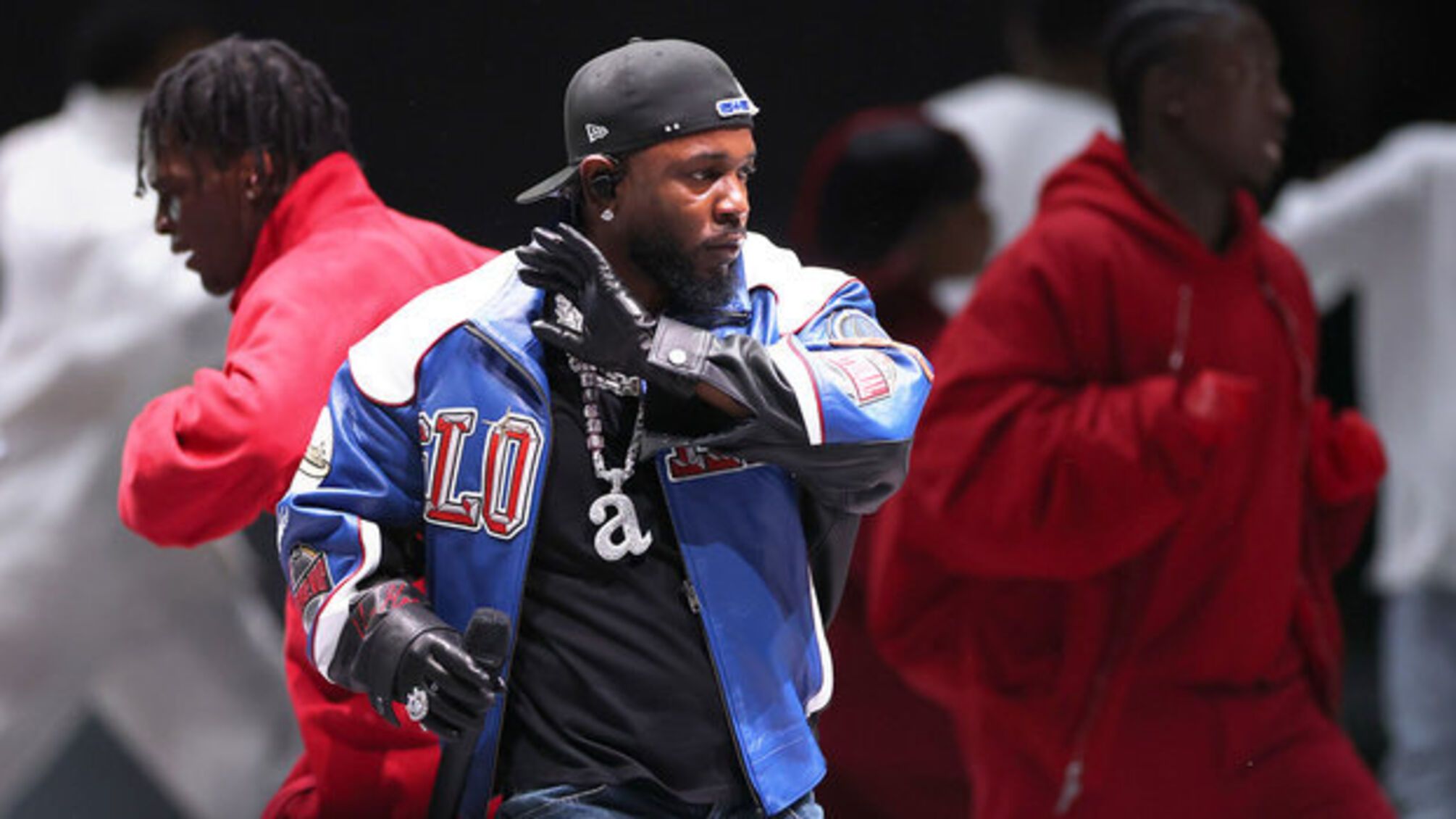 Кендрик Ламар выступил на «Супербоуле» с песней о Дрейке