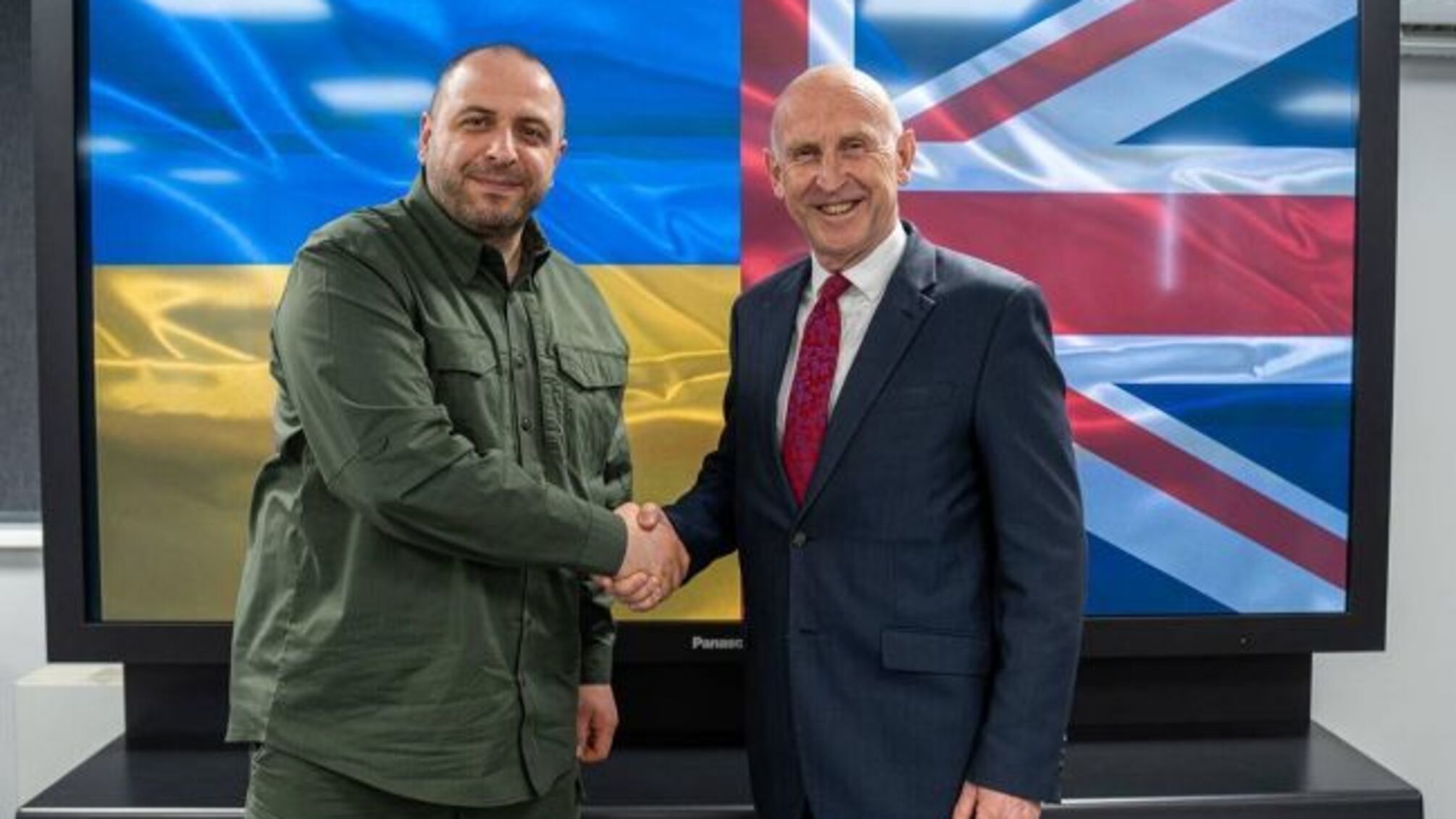 Рустем Умєров і Джон Хілі