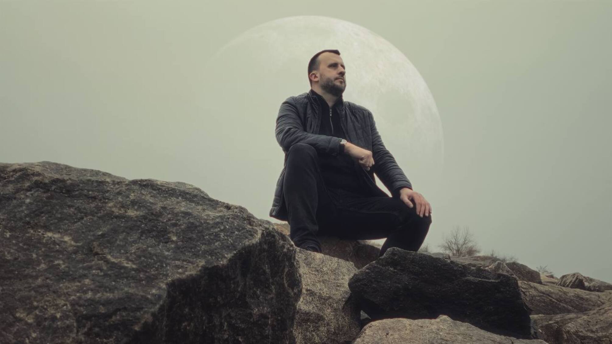 Две стороны любви: Макс Тищук выпустил сразу два сингла