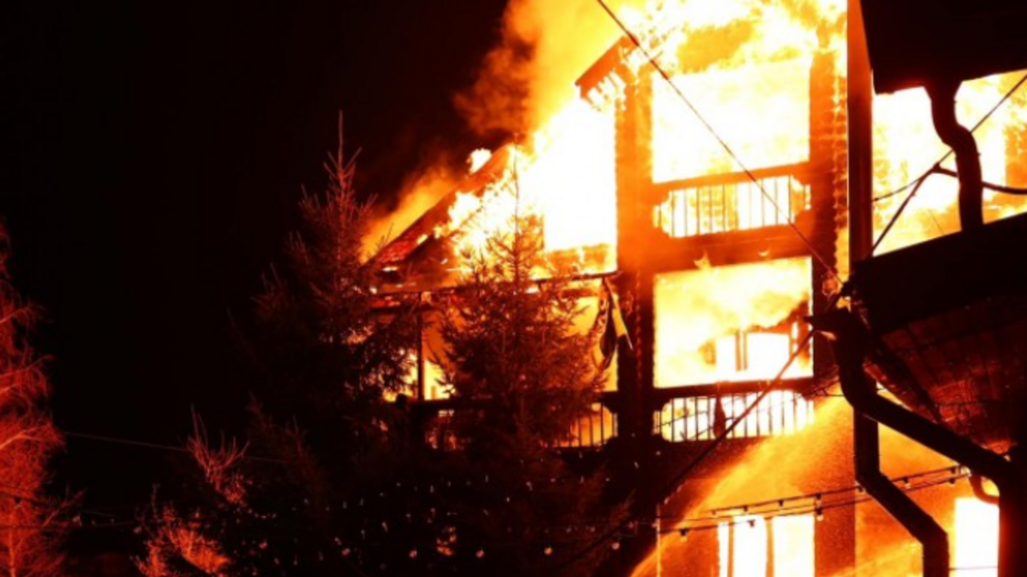 Под Луцком сгорел гостинично-ресторанный комплекс