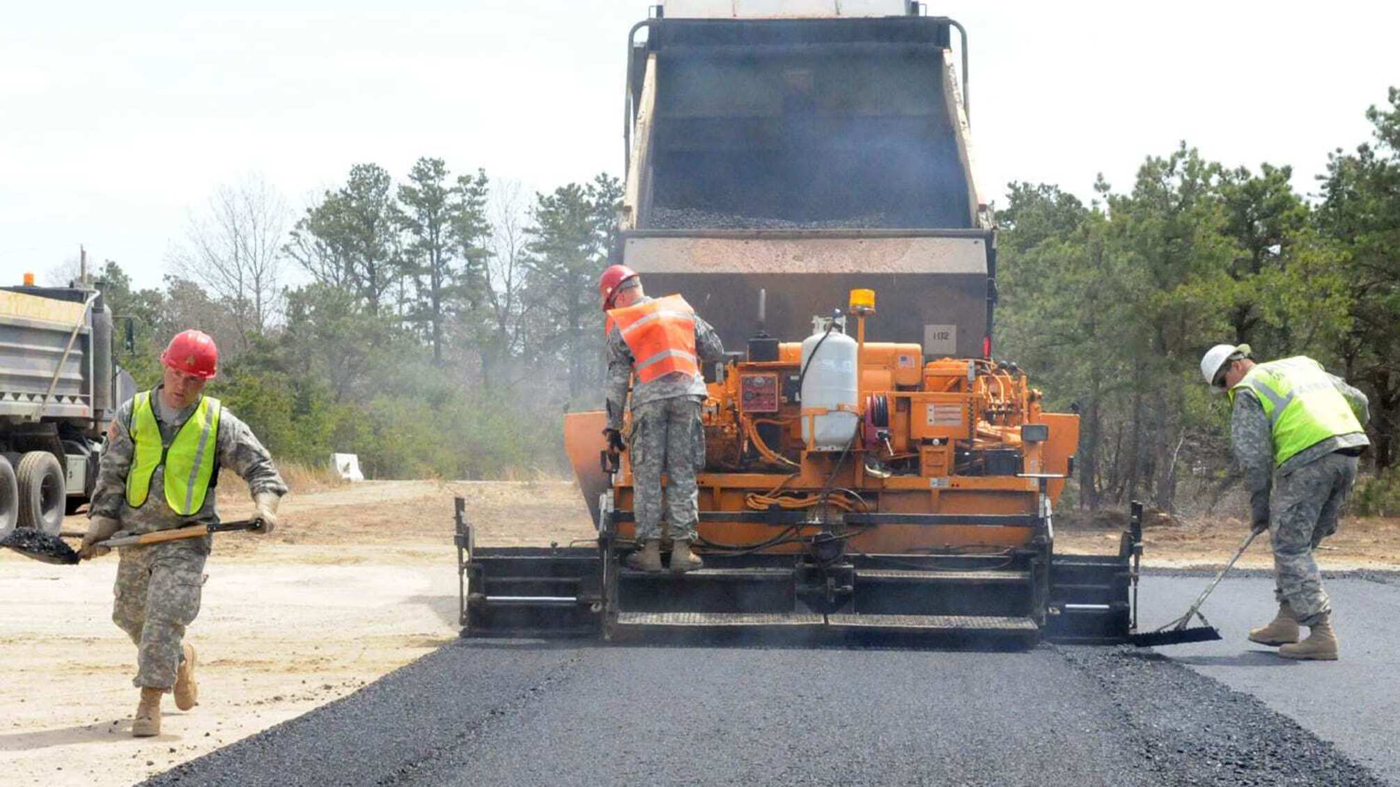 Київська прокуратура оголосила підозру у справі про завищення цін на асфальтобетон