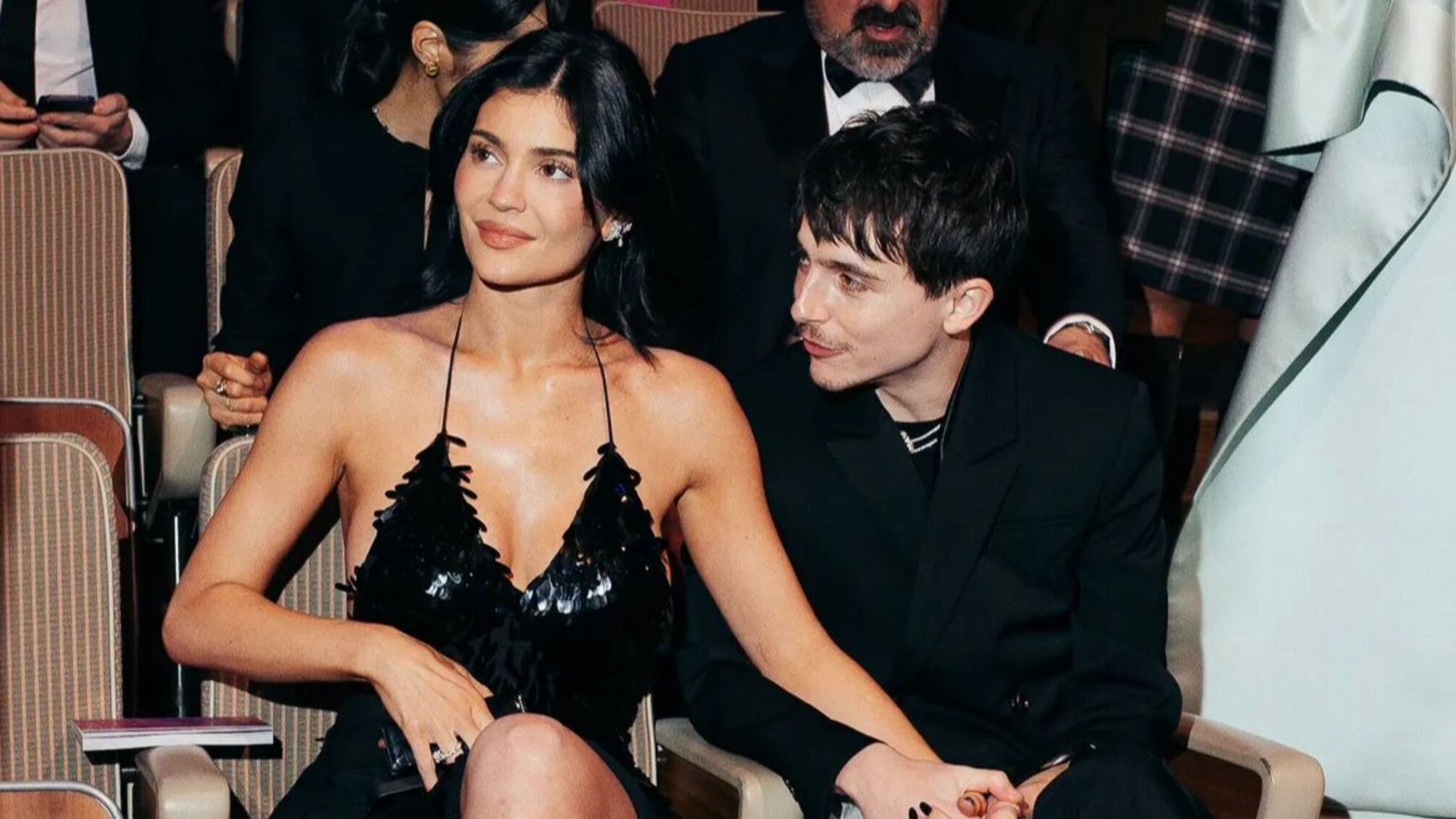 Стильные образы Кайли Дженнер и Тимоти Шаламе и парные кольца Cartier