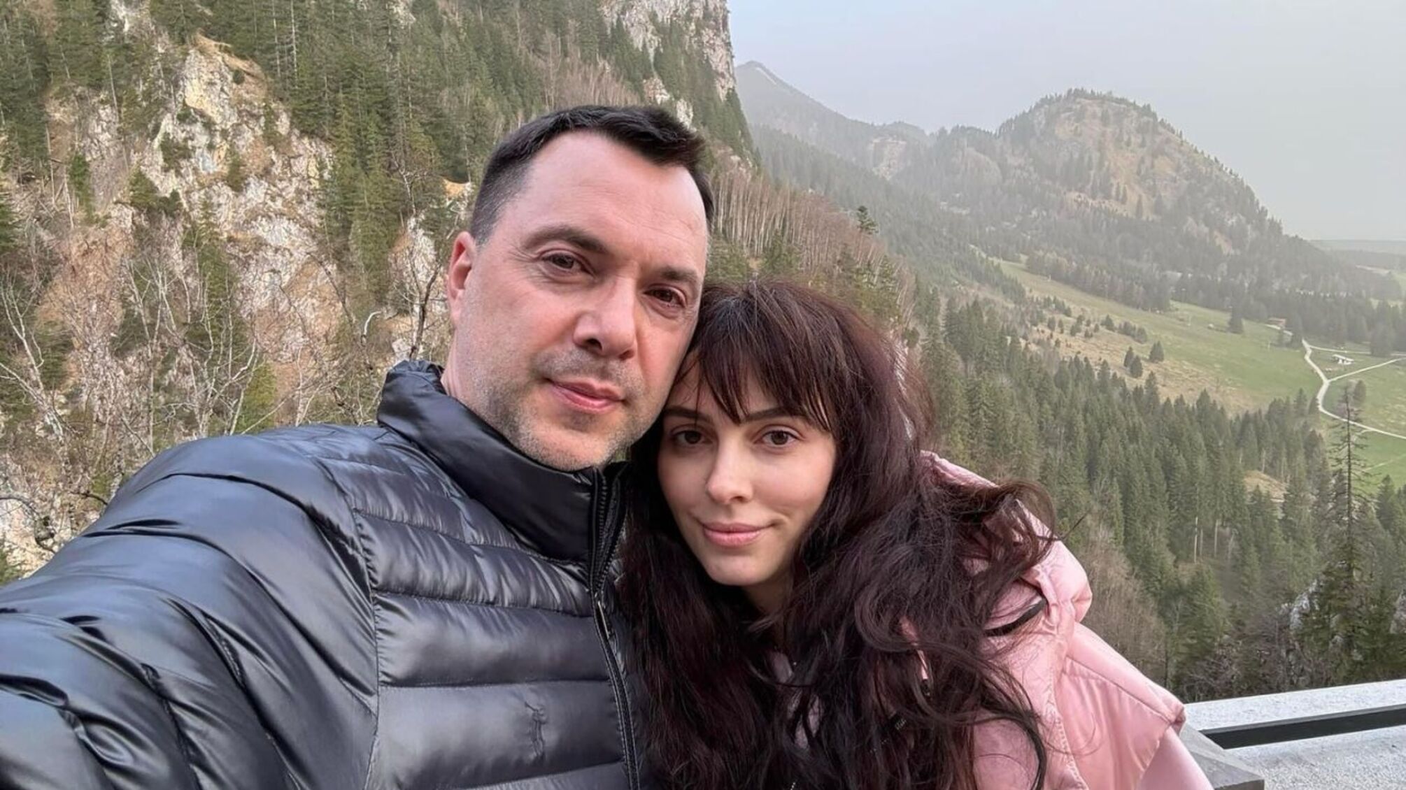 48-річний Олексій зі своєю на 11 років молодшою Анастасією