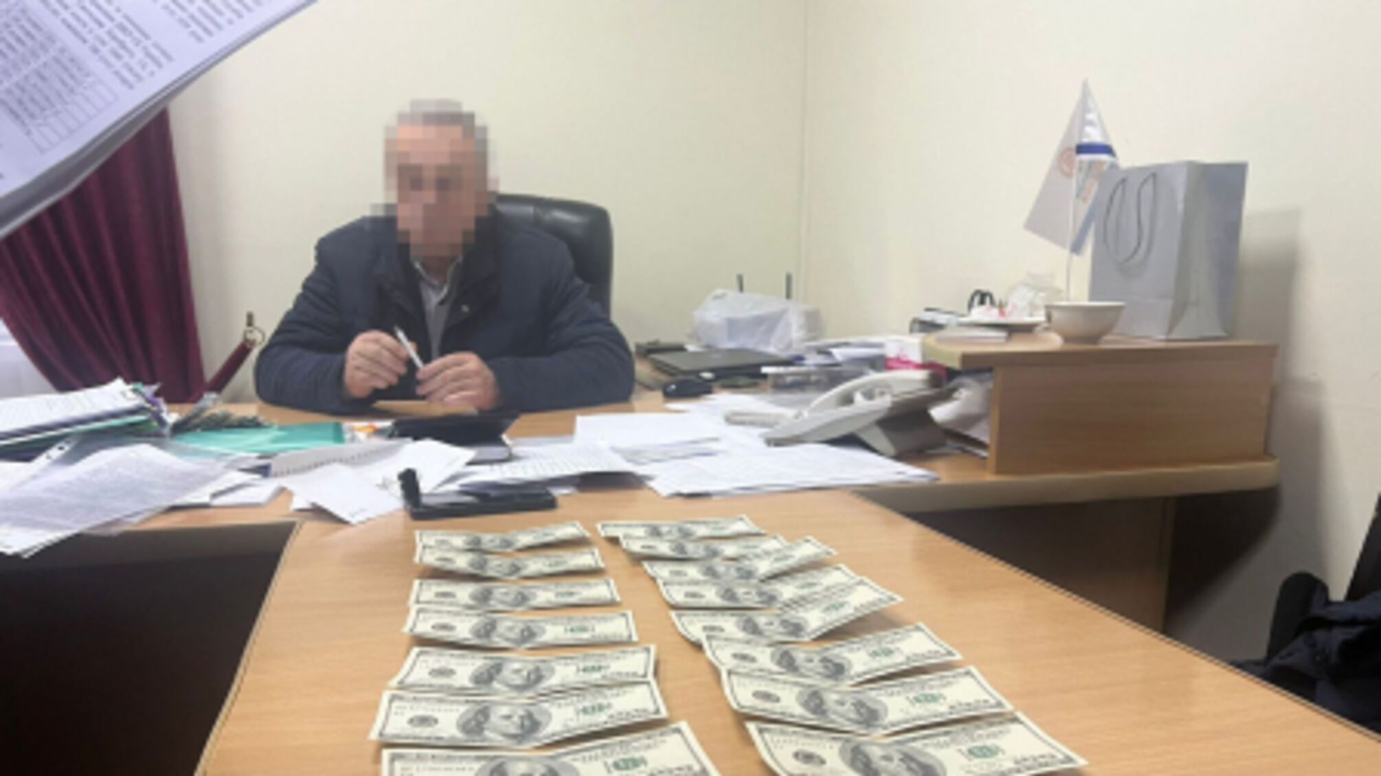 Керівник Хмельницької РДА за гроші допомагав військовозобов'язаним отримати статус обмежено придатних