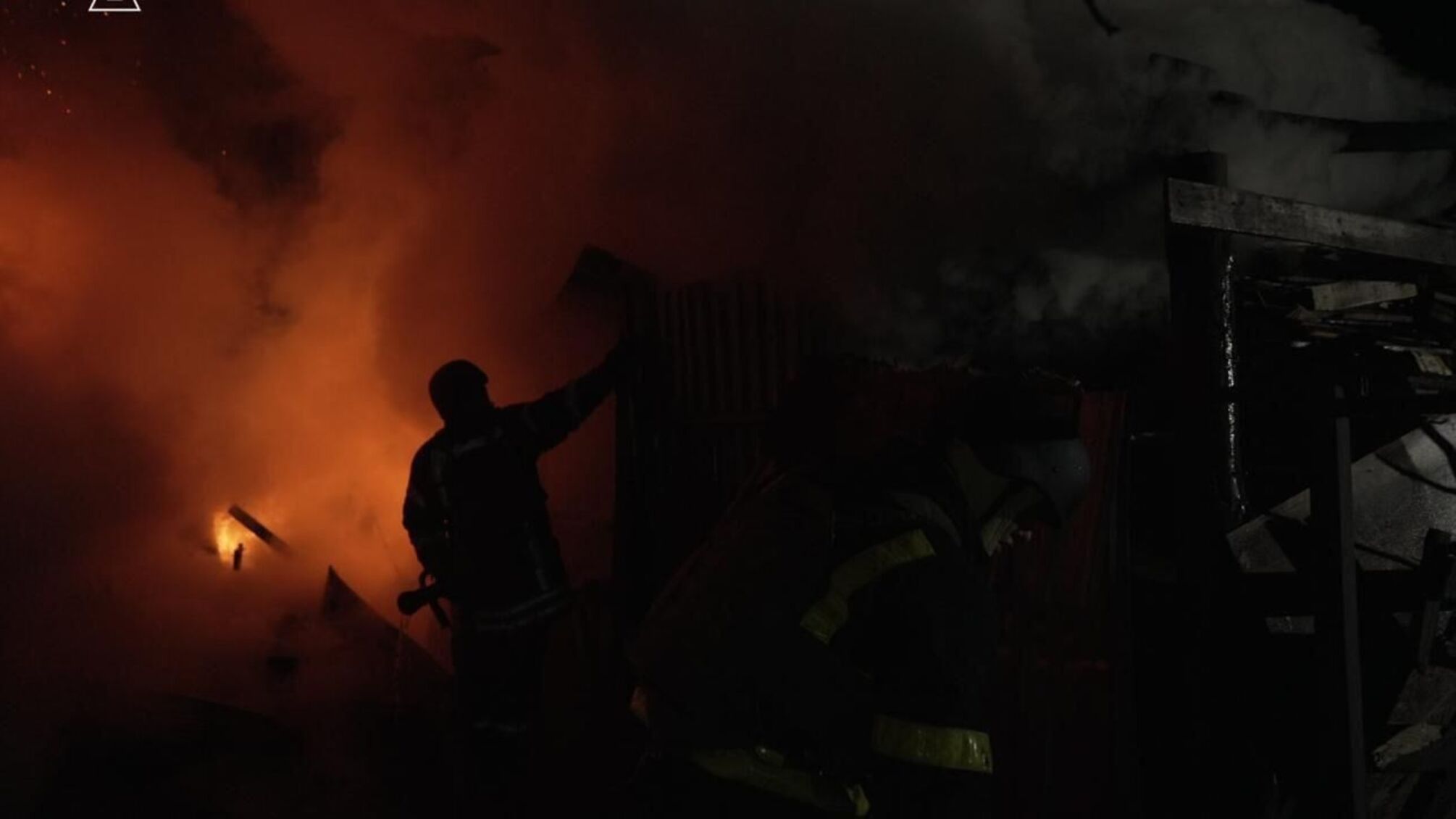 Массированная атака на Киев: попадание в жилые дома и пожары