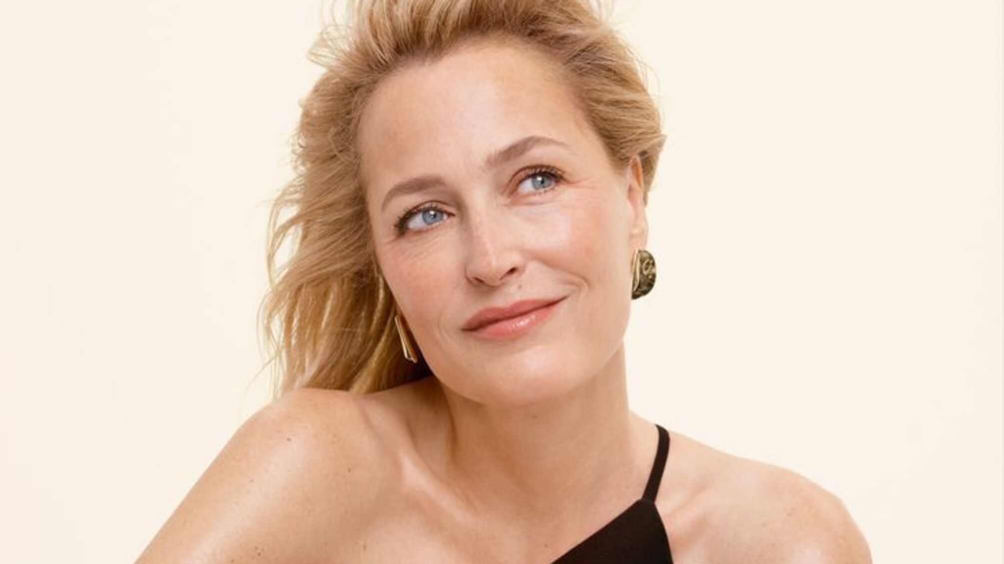 Джилліан Андерсон стала обличчям L’Oréal Paris і надихає жінок після 50