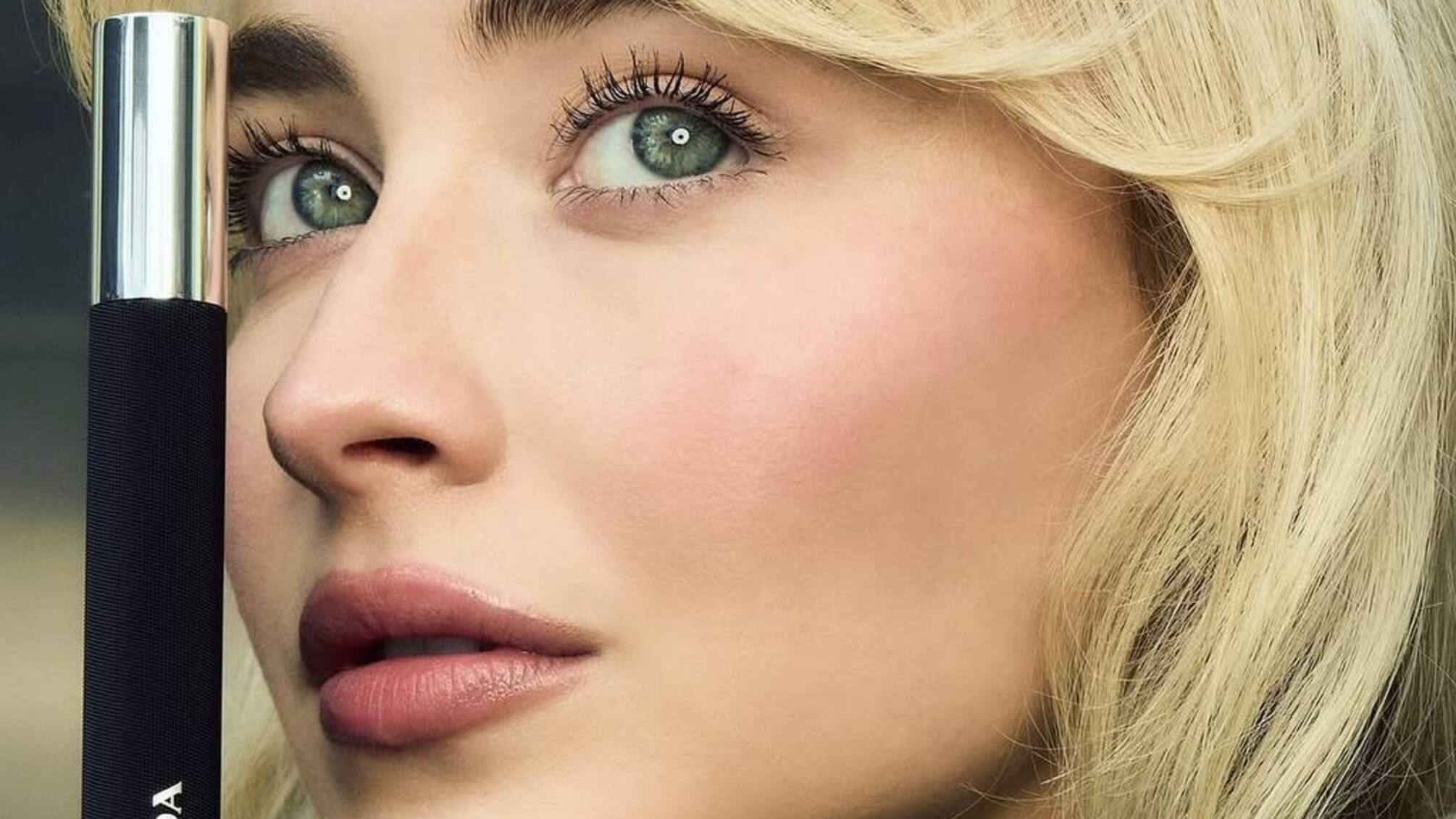 Сабрина Карпентер в новой рекламе первой туши Prada Beauty - Pradascope