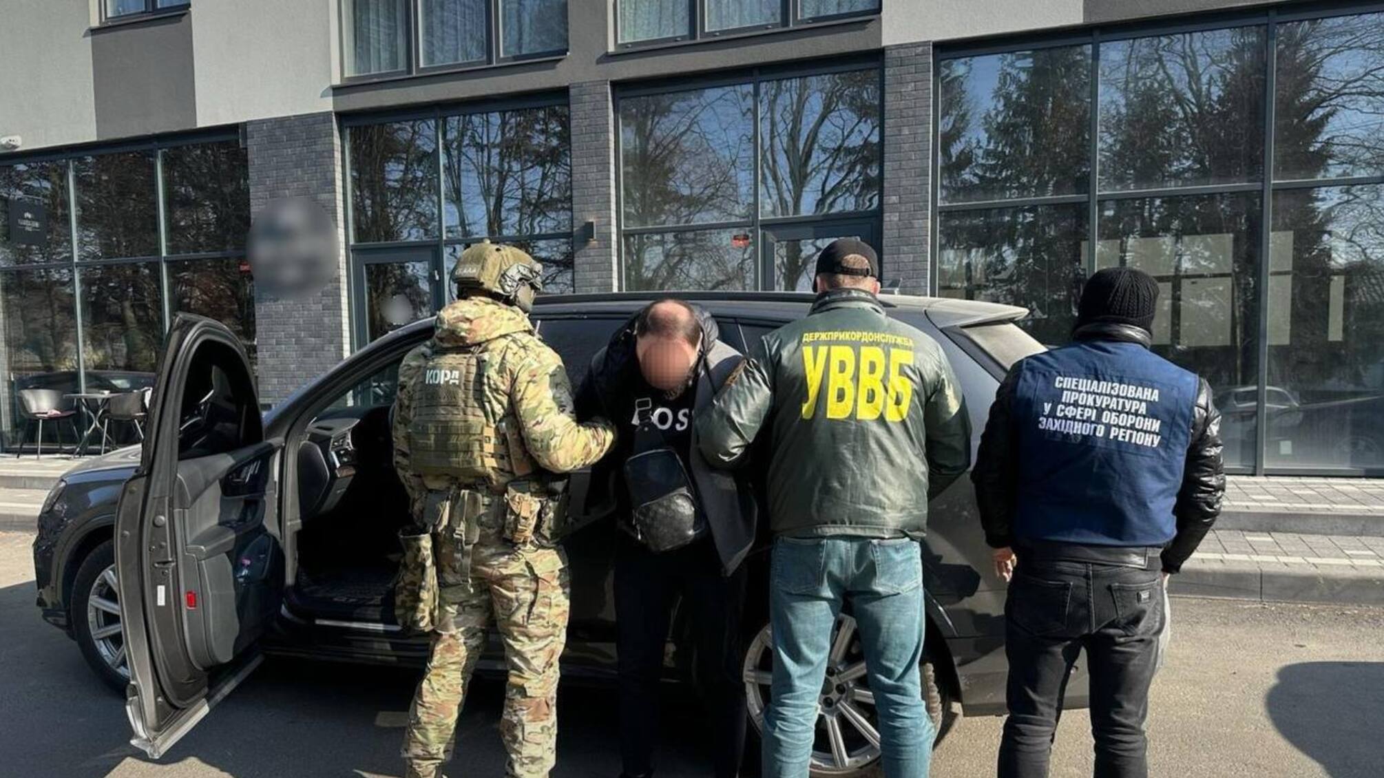 Слідчі розкрили канал нелегального виїзду через кордон