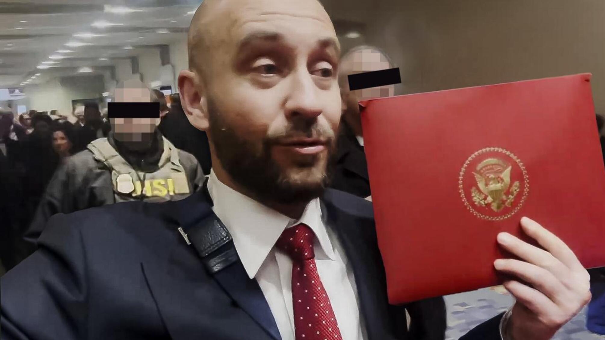 Роман Бочкала показал, что происходит в кулуарах Капитолия