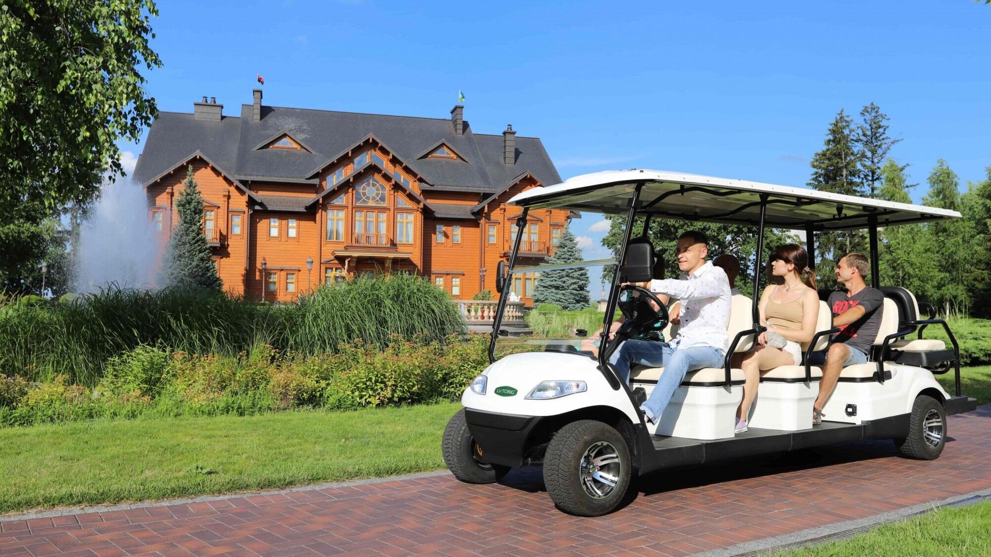 Экскурсионный гольф-кар за 3 миллиона: не актуален тендер во время третьего года войны
