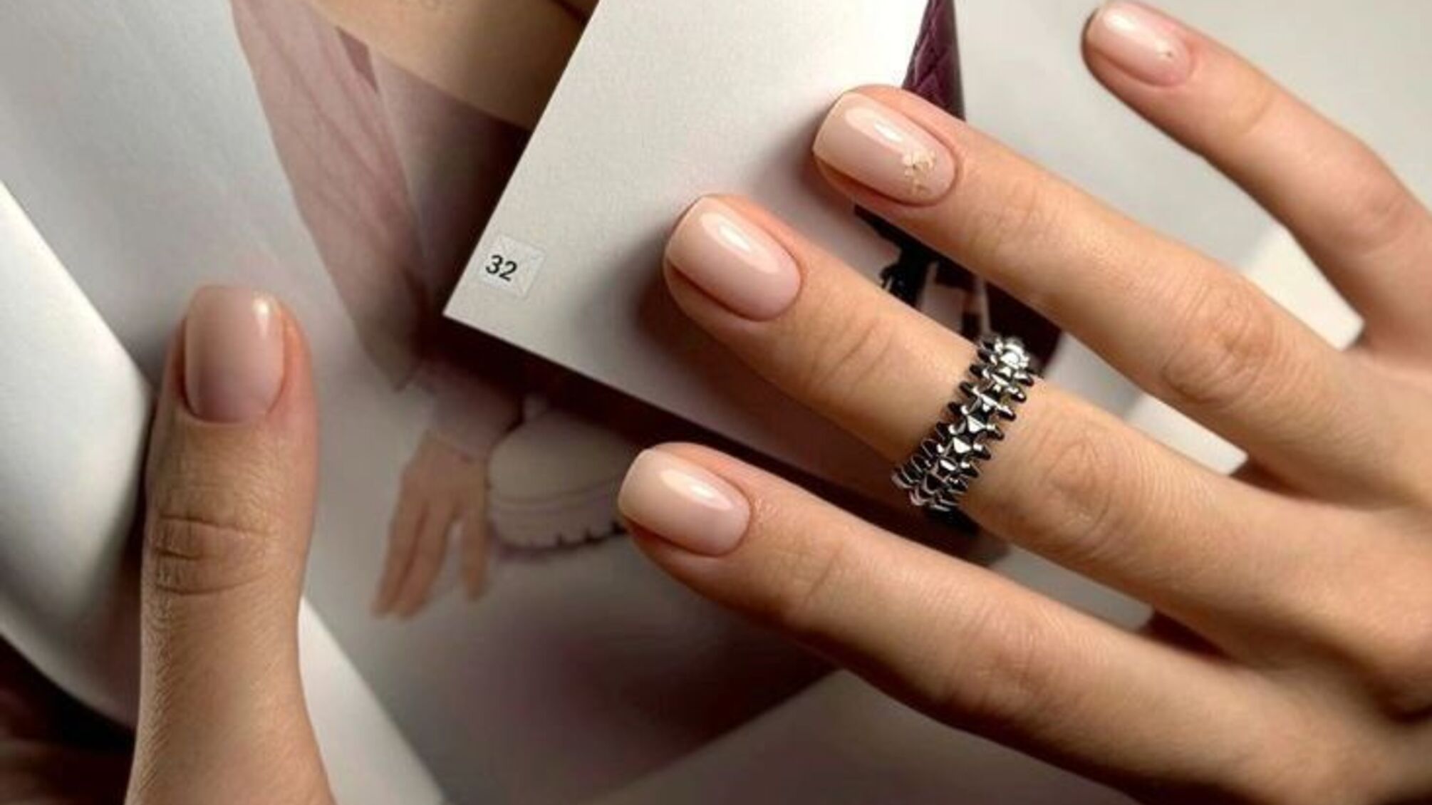 Тренд 2025 – природна краса нігтів: як зробити модний нюдовий манікюр