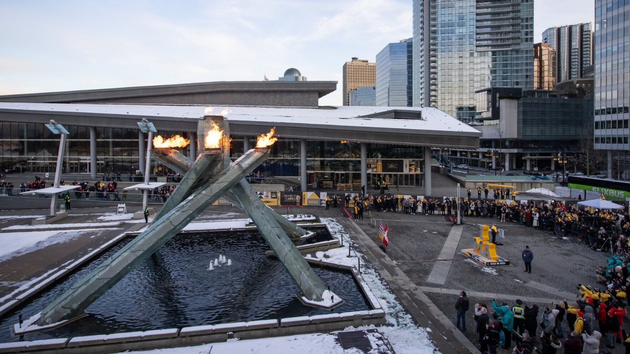 Олимпийская чаша снова запылала в Ванкувере накануне Игр Непокоренных-2025