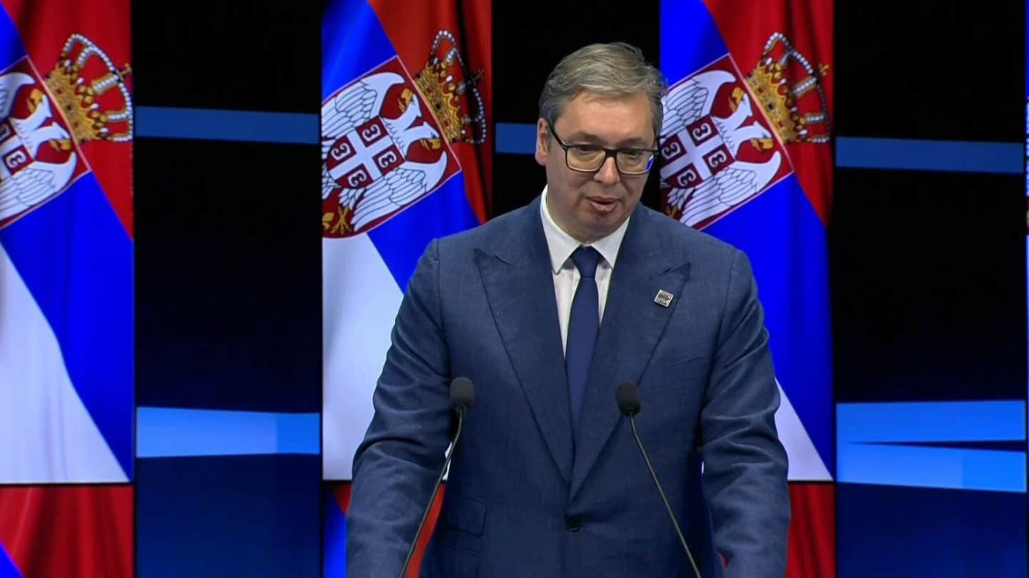 Авто з кортежу Вучича втратило колесо – охорона запобігла аварії