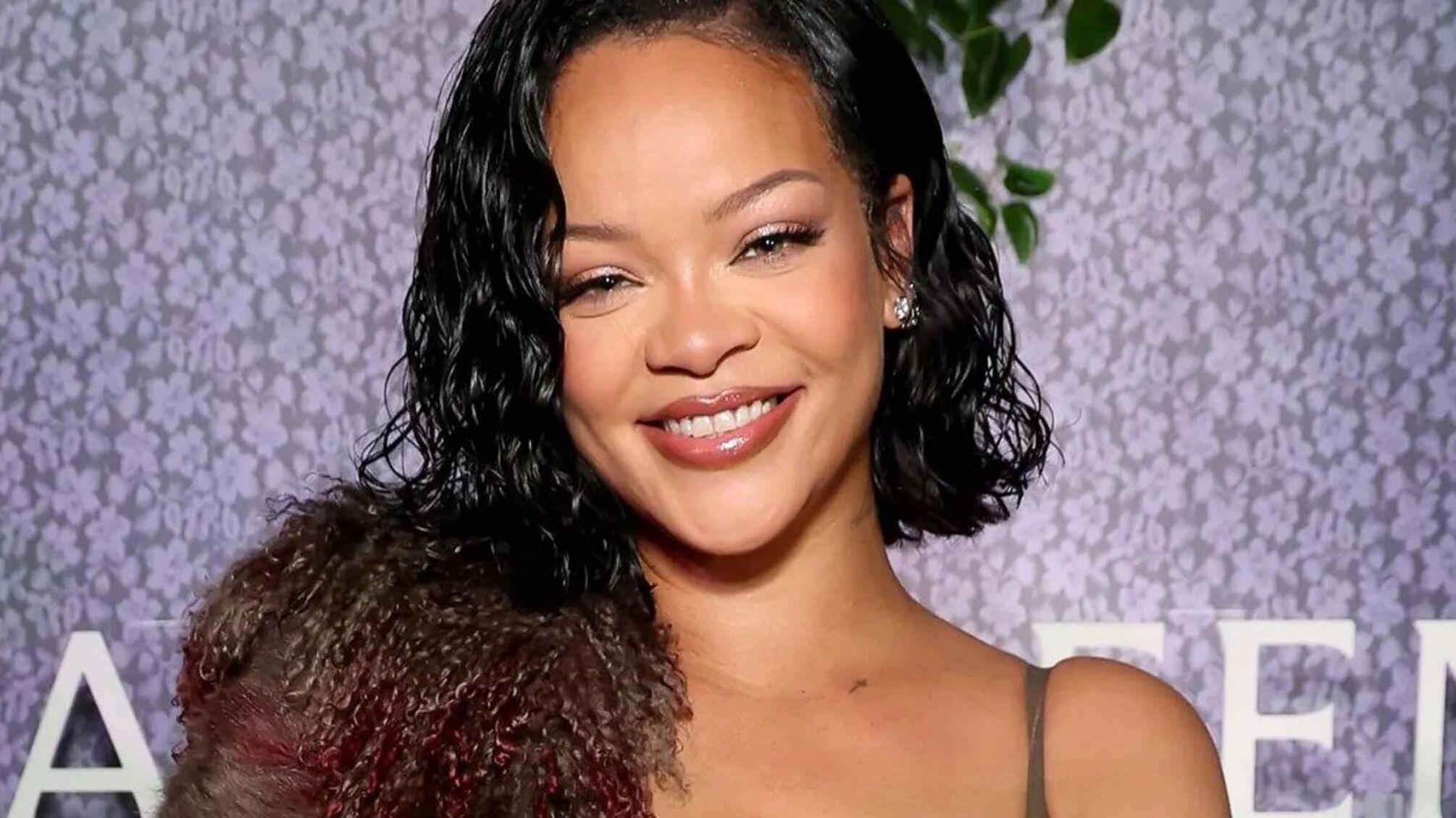 Рианна показала поразившие фанатов кадры из родильного