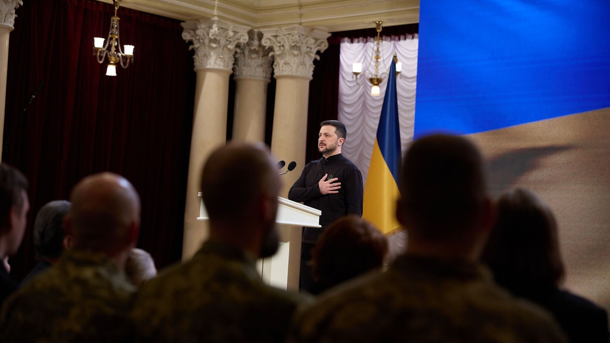 «Ибо дела добрых обновятся»: Зеленский процитировал Шевченко и пошутил перед художниками