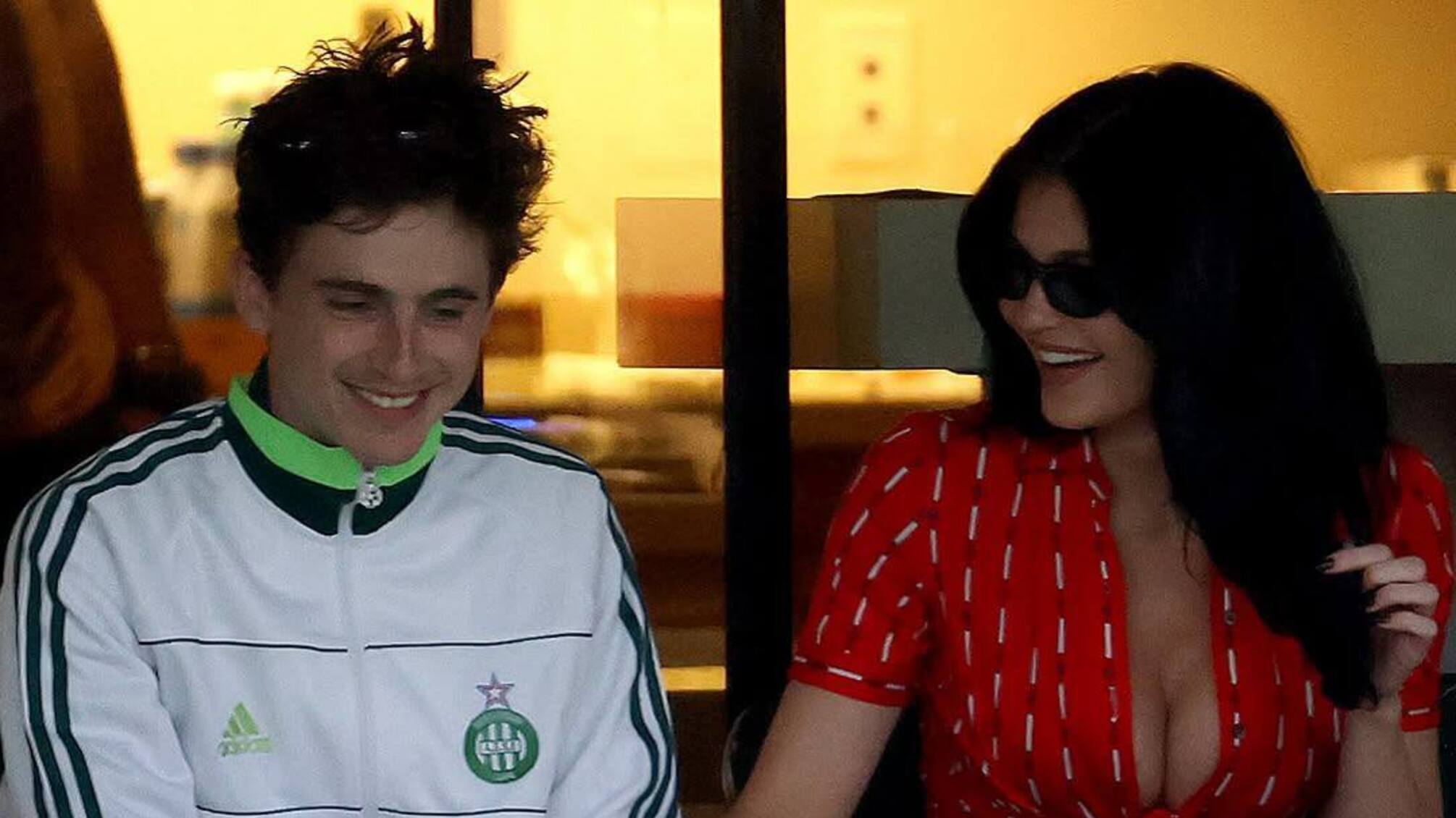 «Он как бы в плену»: поклонники отреагировали на поведение Шаламе рядом с Кайли