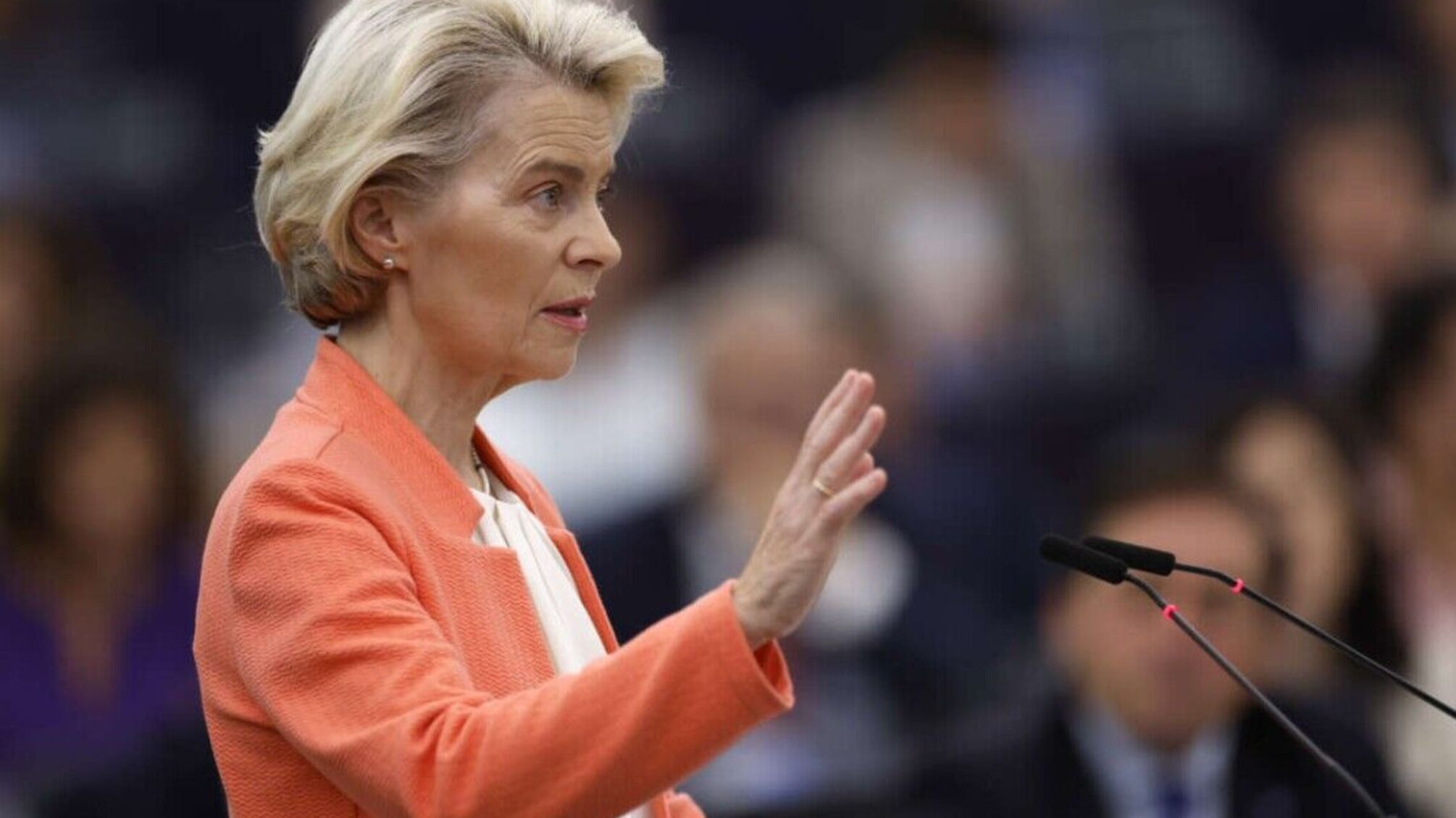 ЕС исключает из санкционного списка бизнесменов и министра спорта россии