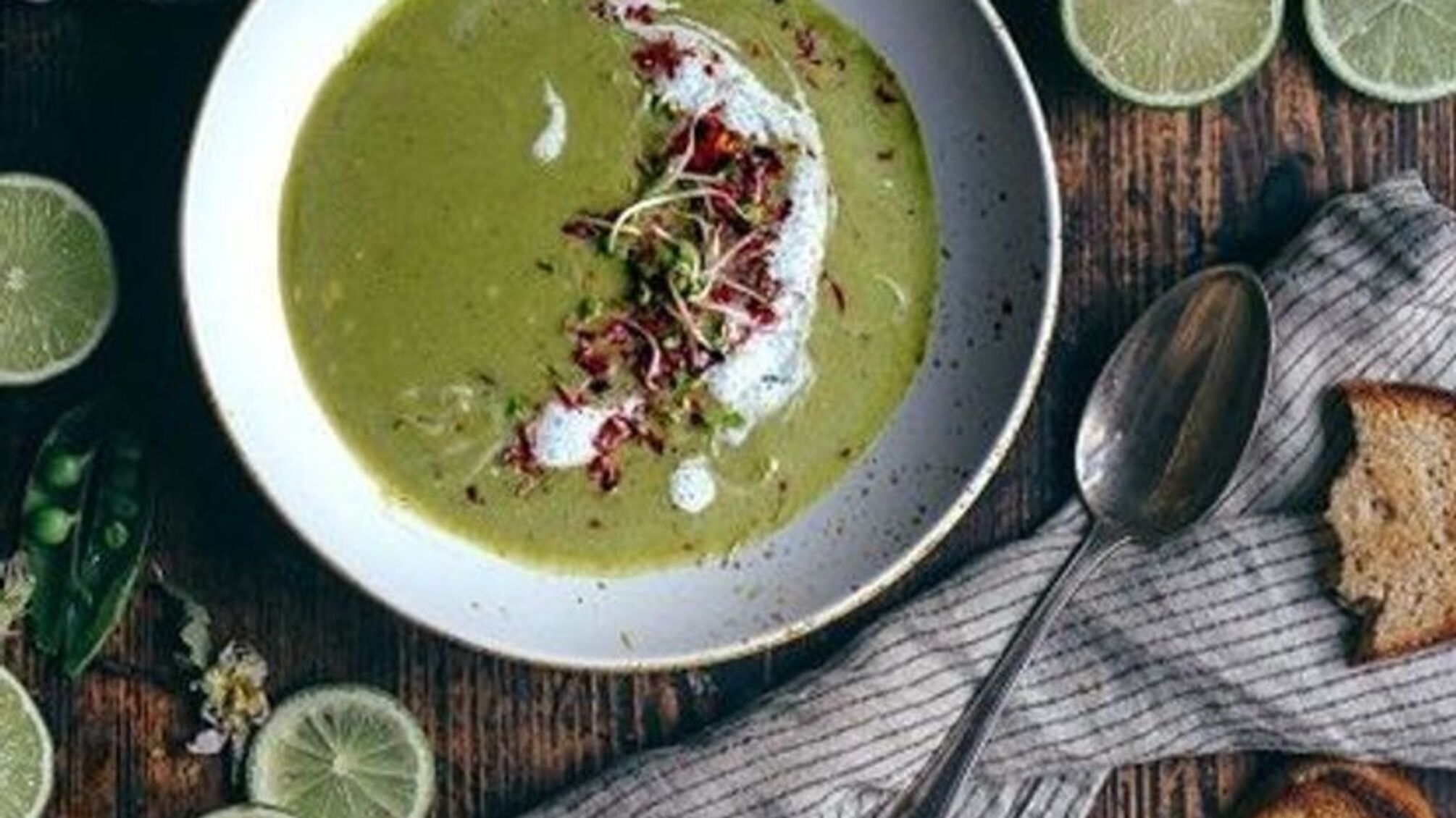 Легкий суп из замороженного горошка: быстрый рецепт