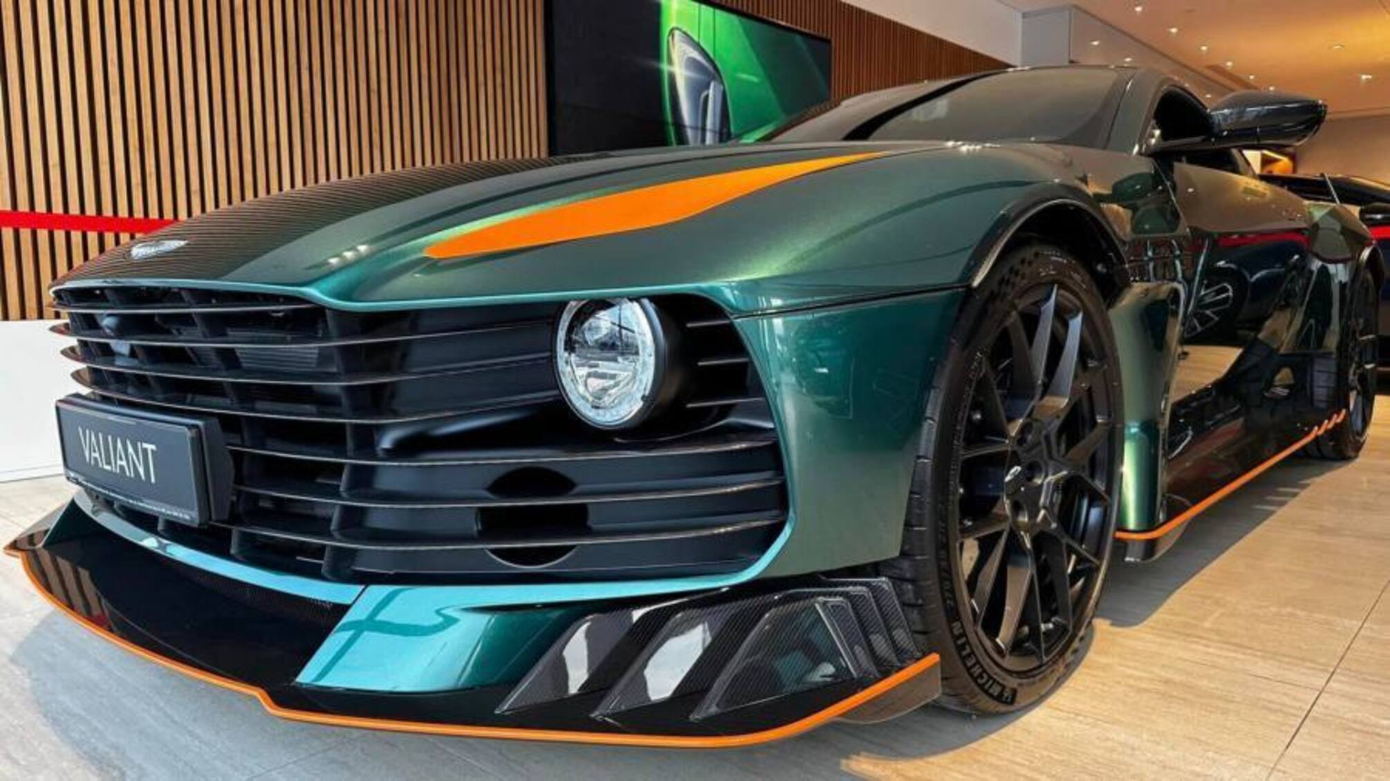 В Україну привезли ексклюзивний Aston Martin Valiant