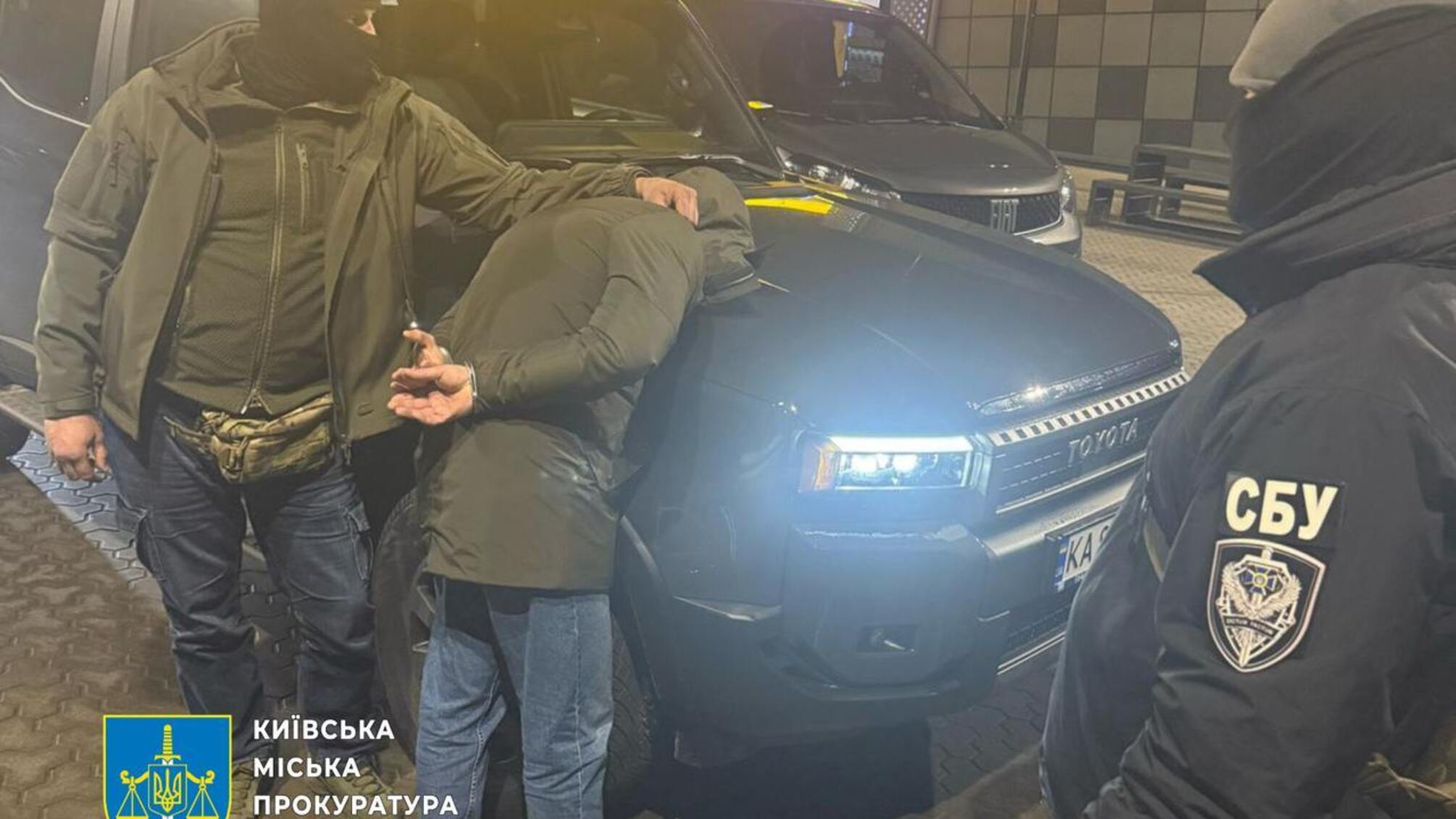 Посадовці держпідприємств тиснули на постачальника комплектуючих для ЗСУ – тепер під слідством