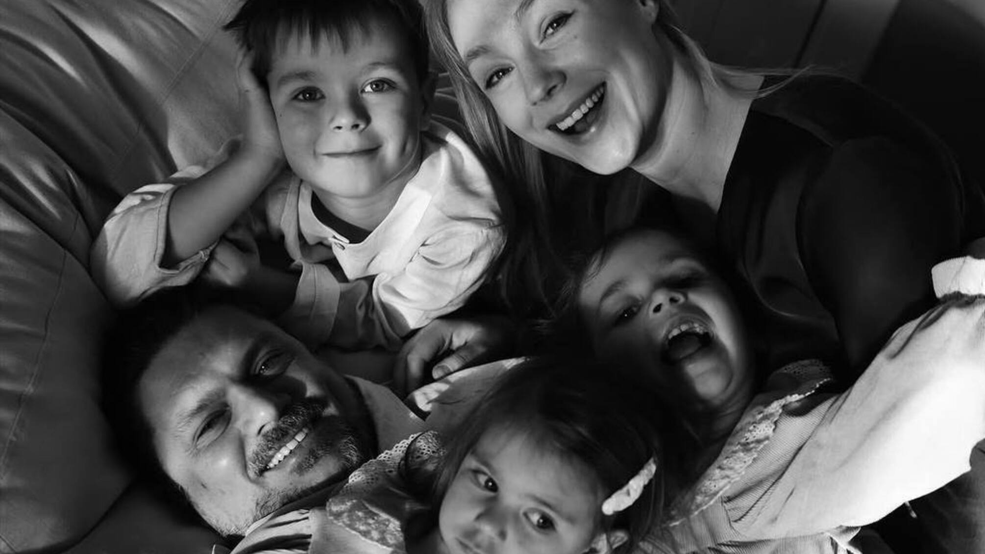 Светлана Тарабарова поделилась фото с мужем и детьми