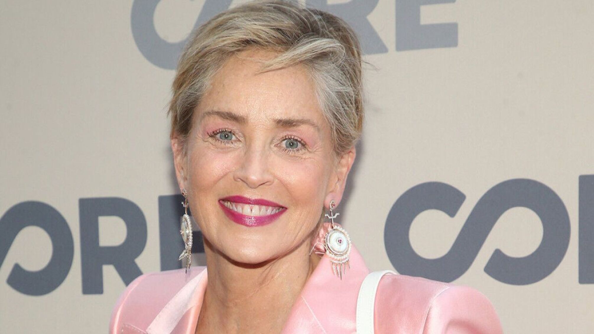 Шерон Стоун показала картину українського художника у своєму домі