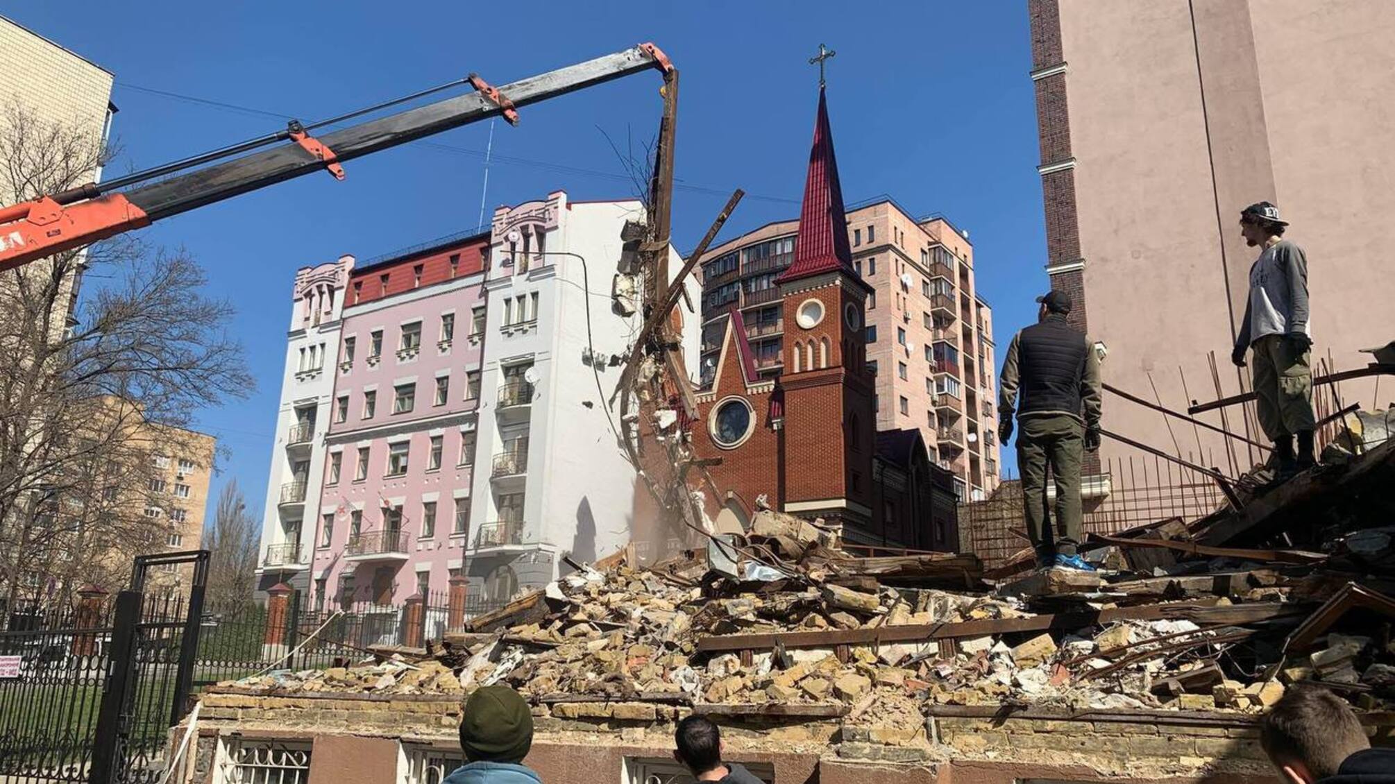 В Киеве пытаются уничтожить памятник истории, несмотря на арест и охранный статус