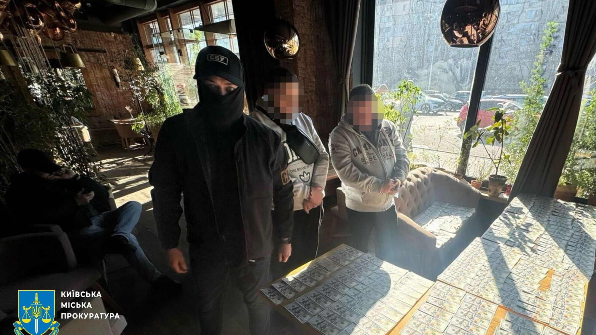 Прокурори Києва розкрили незаконний бізнес із фальшивими документами