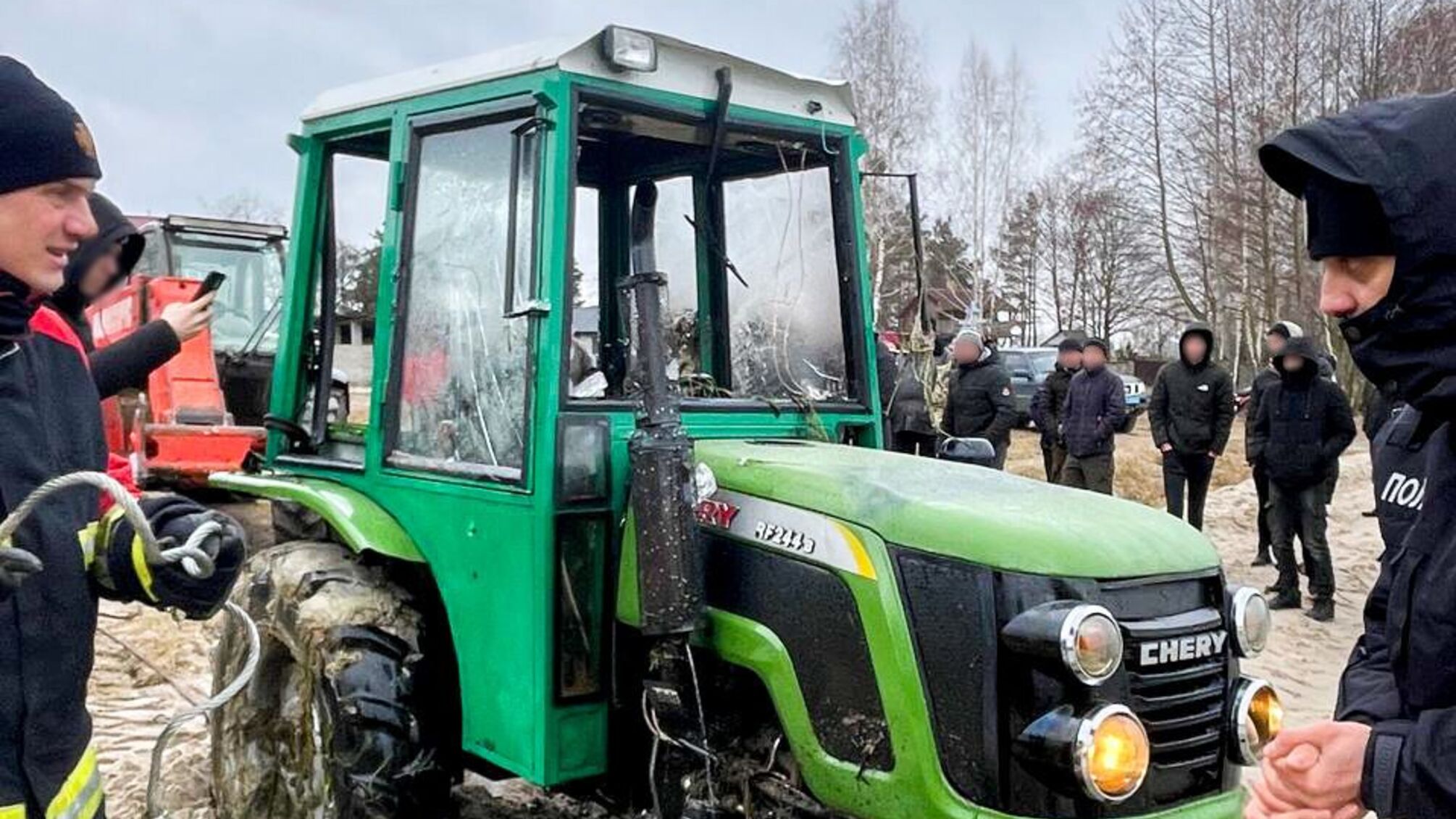 Трактор провалился под лед в Ровенской области