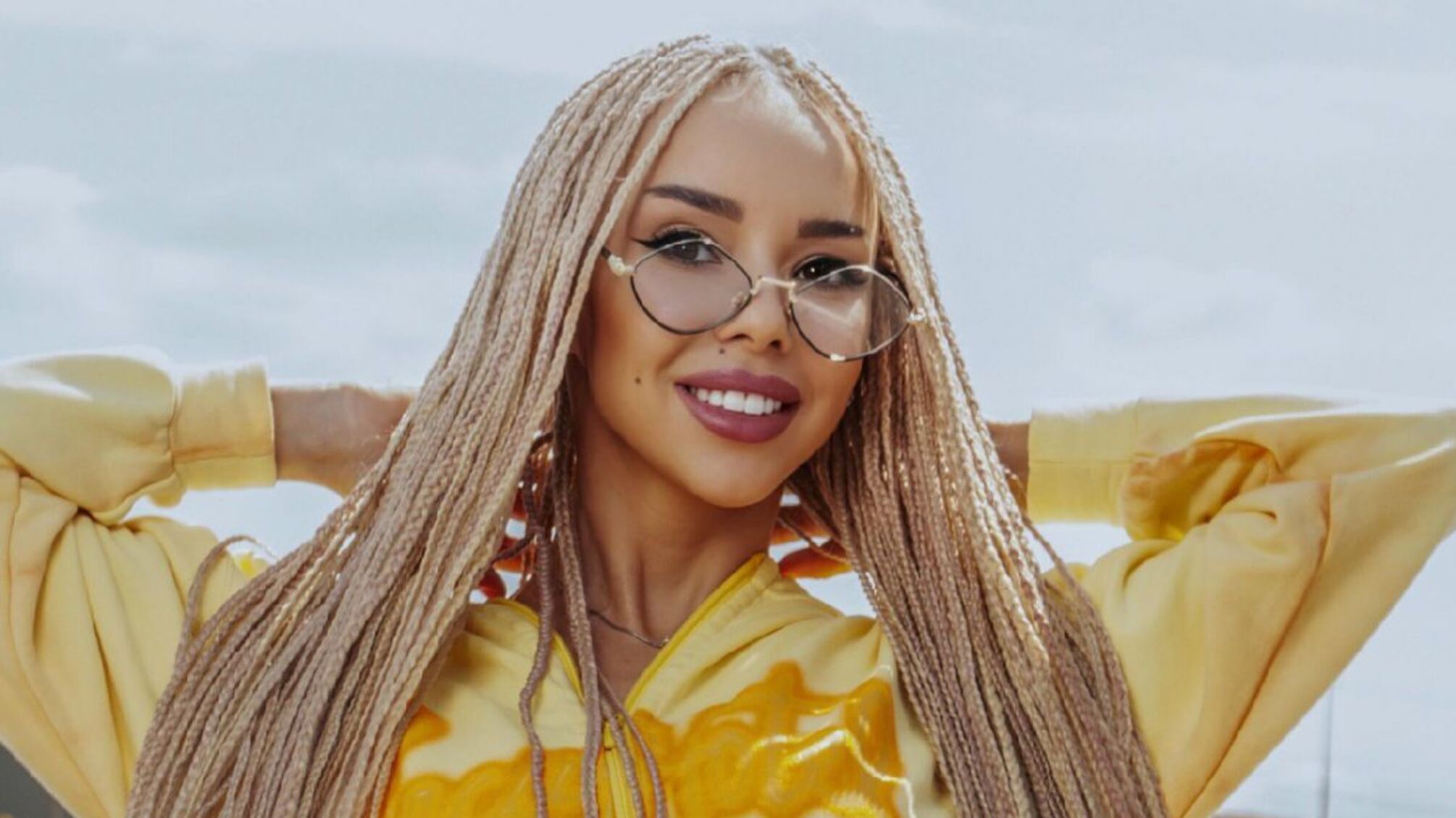 Певица СолоХа