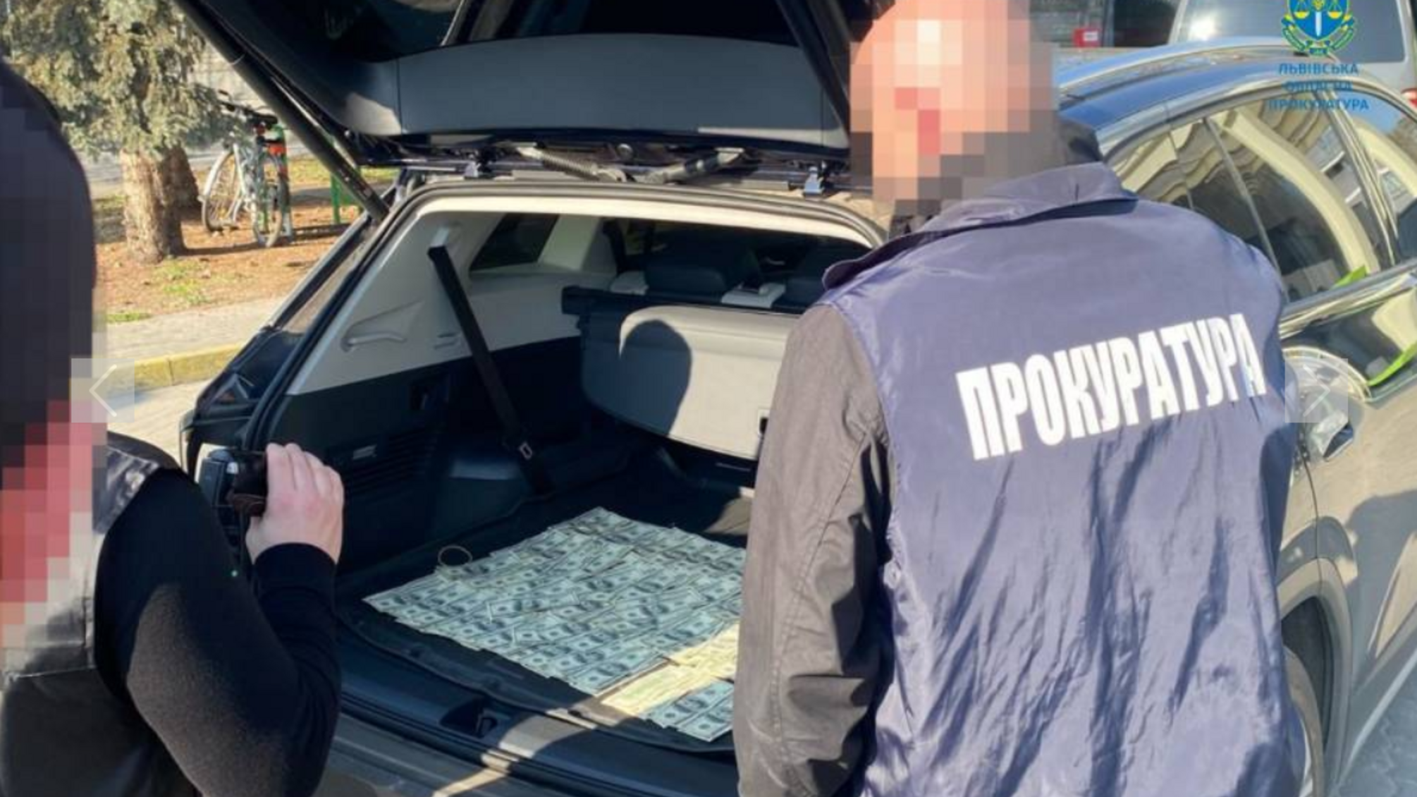 Керівника одного з митних постів Львівщини викрили на хабарі у понад 20 тисяч доларів