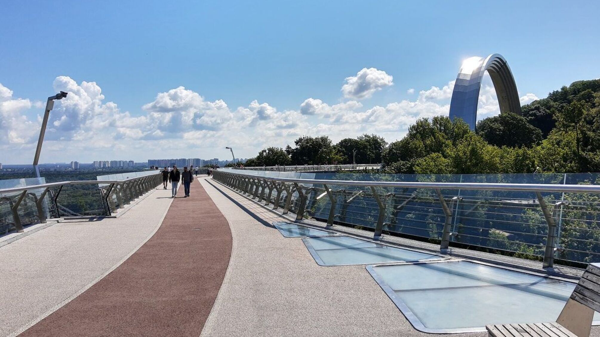 стеклянный мост