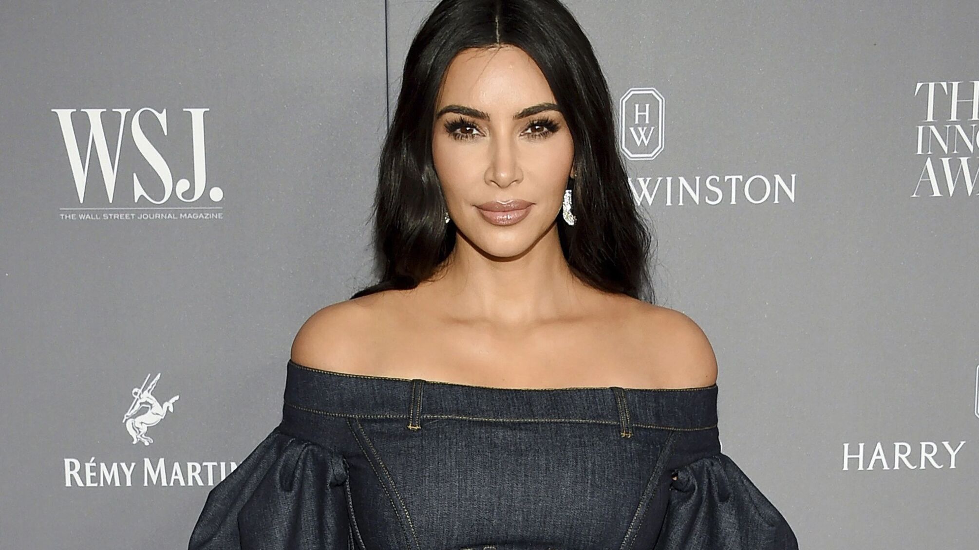 Надувная Ким Кардашян вызвала волну мемов