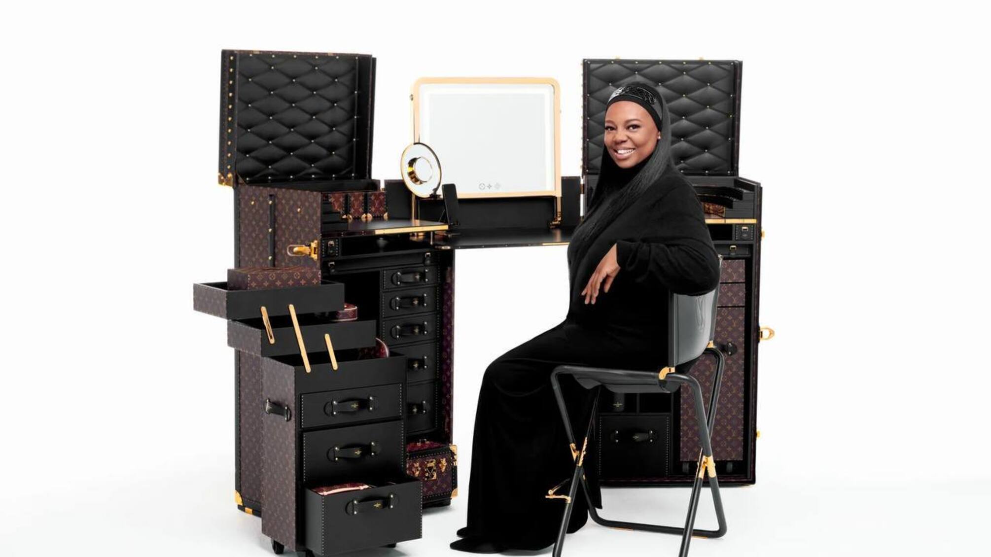 Louis Vuitton представит 55 помад и 8 палеток теней в своей первой бьюте-коллекции La Beauté