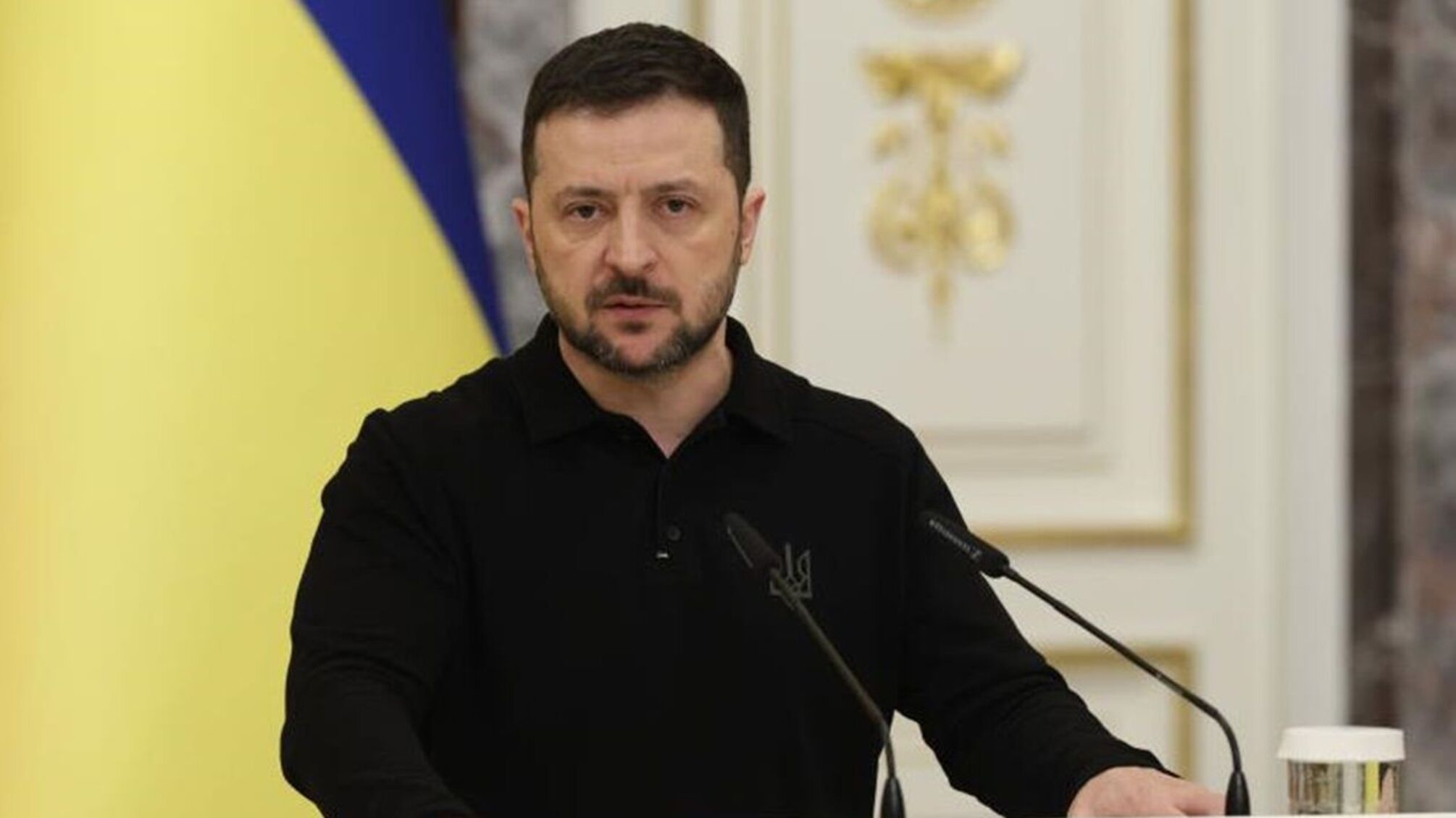 Американцы раскупают поло, которое носит Зеленский