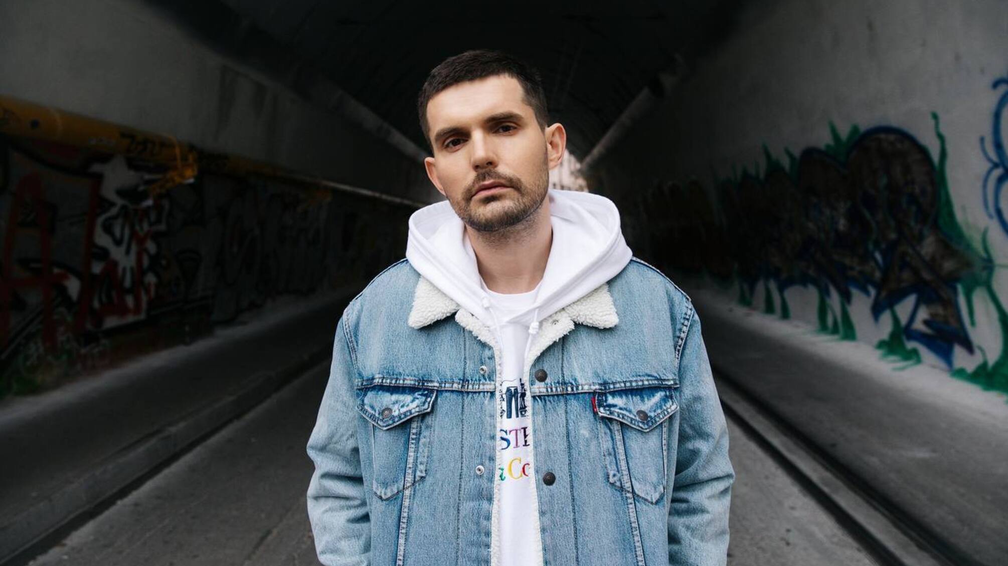 В Москве подожгли двери квартиры певец Noize MC, поддержавший Украину