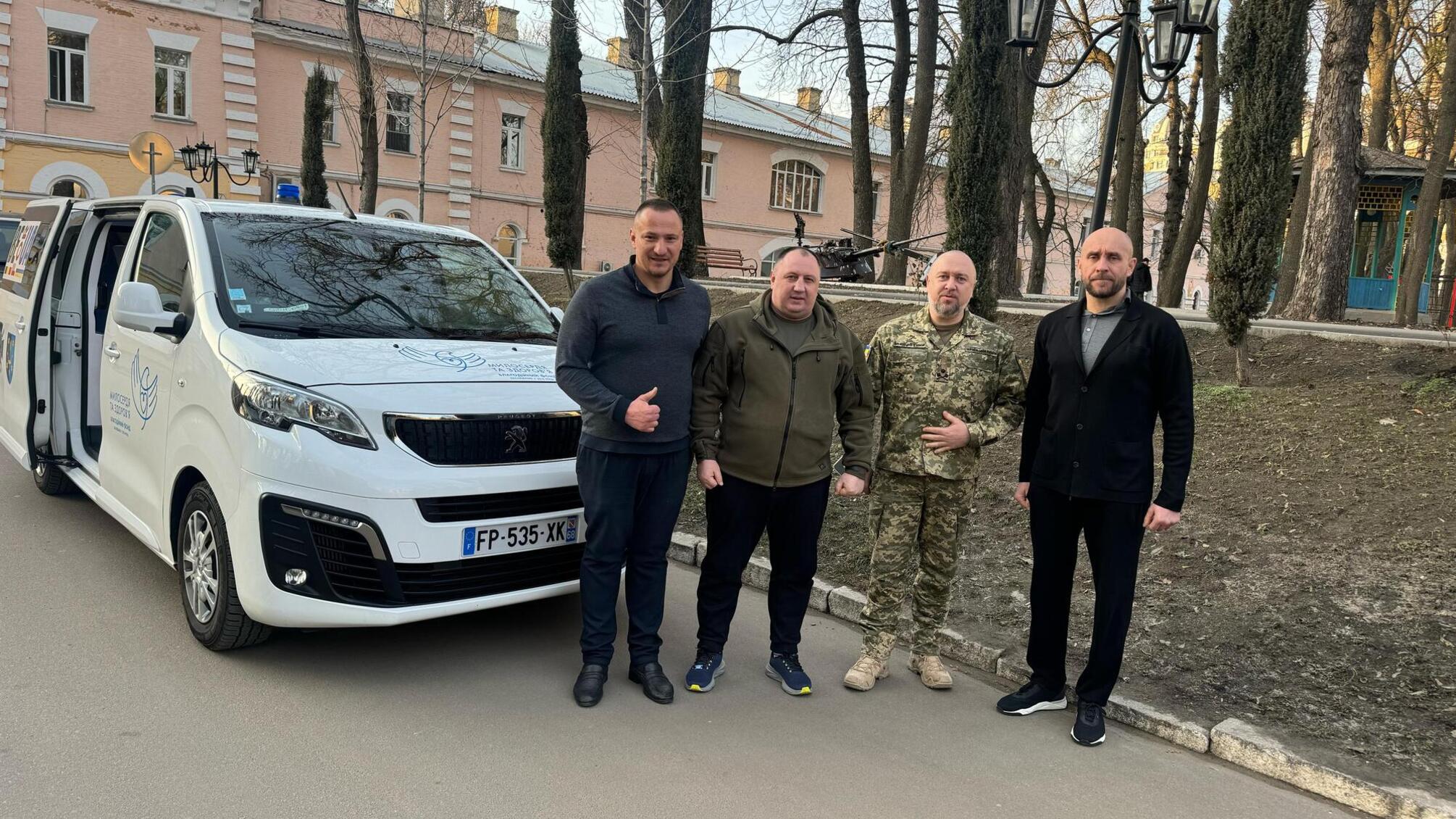 Медик и волонтер Александр Яцина, генерал Сергей Перец, генерал Сергей Заболотный, журналист и волонтер Роман Бочкала