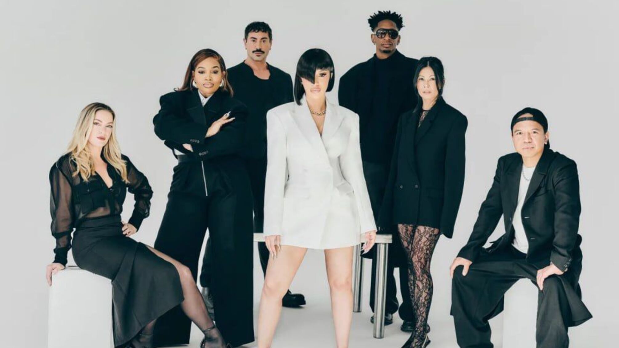 Карди Би запускает собственный бренд одежды и косметики вместе с Revolve Group