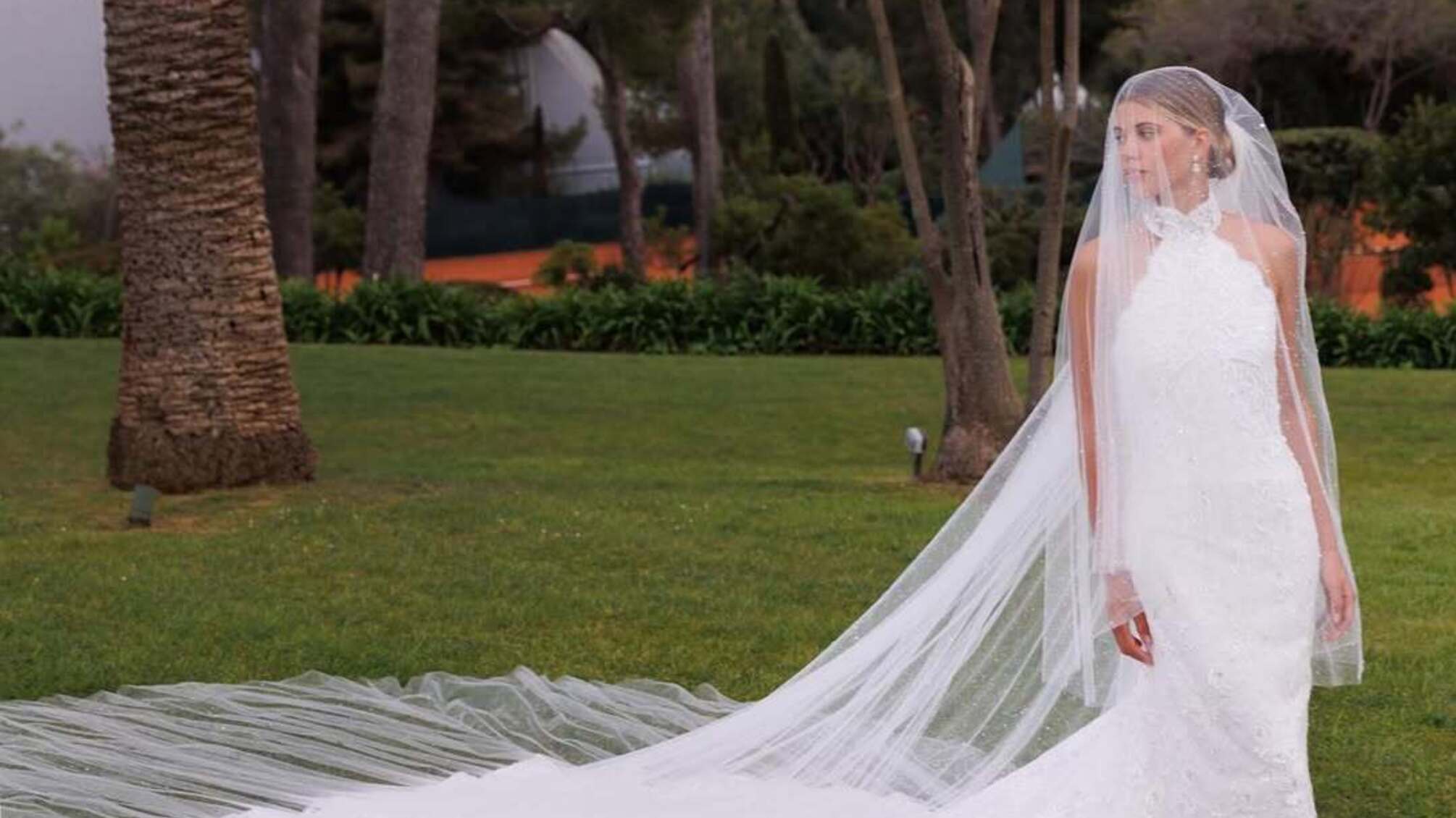 гладко зачесаний пучок