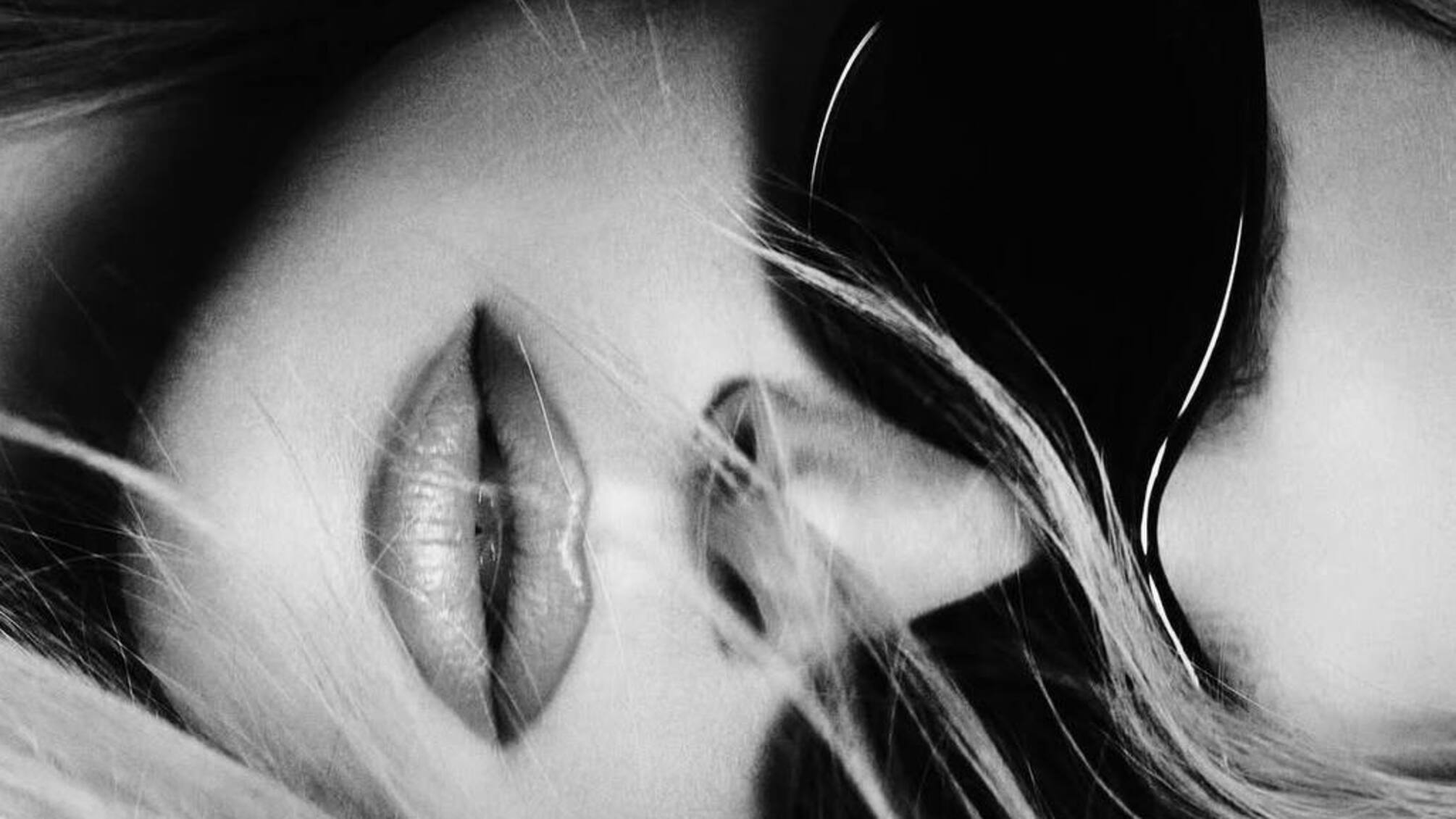 Линдси Лохан снова в центре внимания: актриса украсила обложку Marie Claire Arabia в образе от Balenciaga