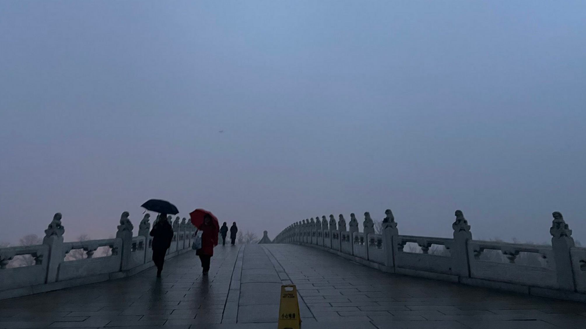 Пекин парализовало из-за мощных ветров: отменены уроки, остановлен транспорт