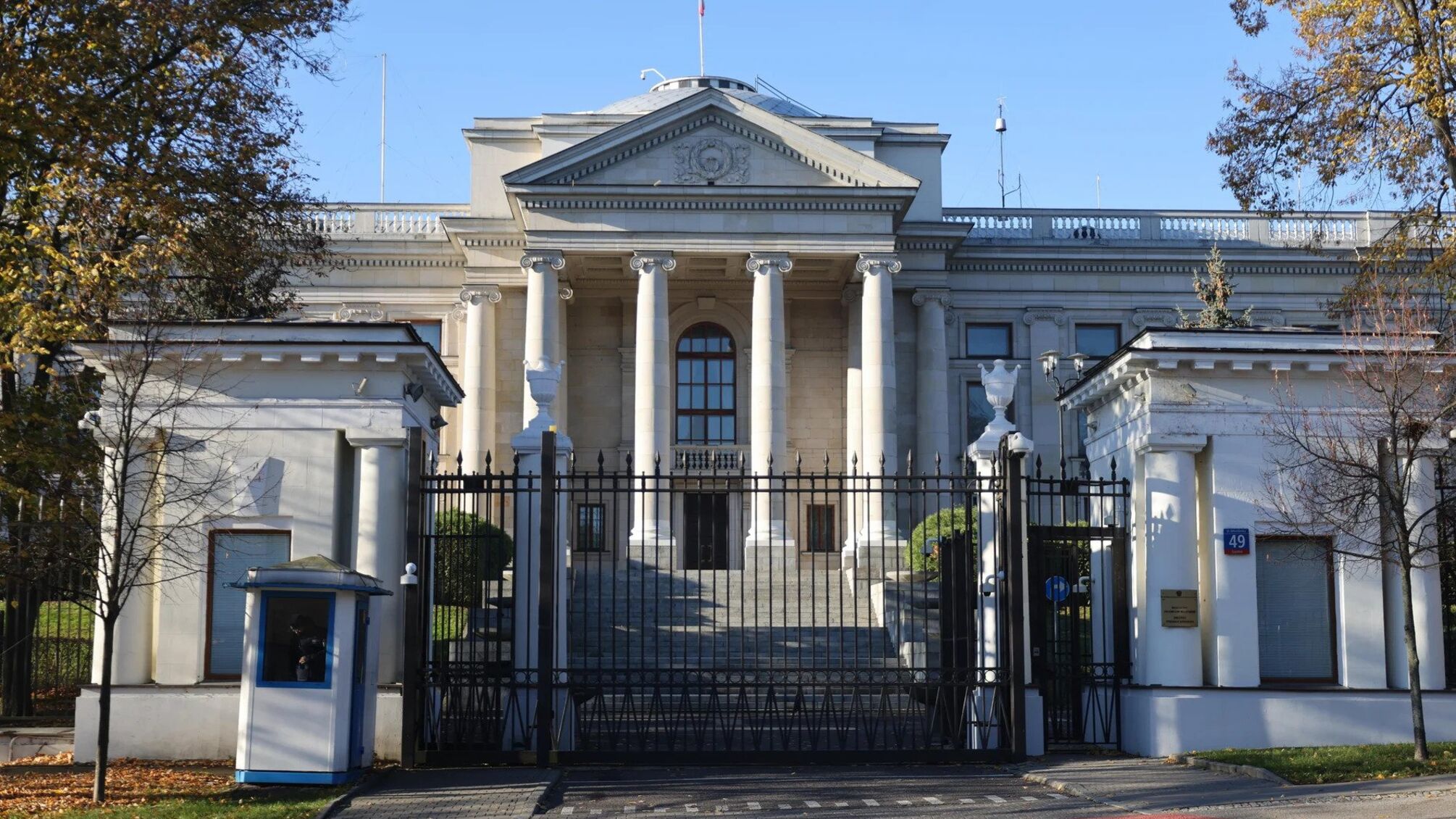 Польша и Чехия выступают за запрет на передвижение российских дипломатов в рамках Шенгена