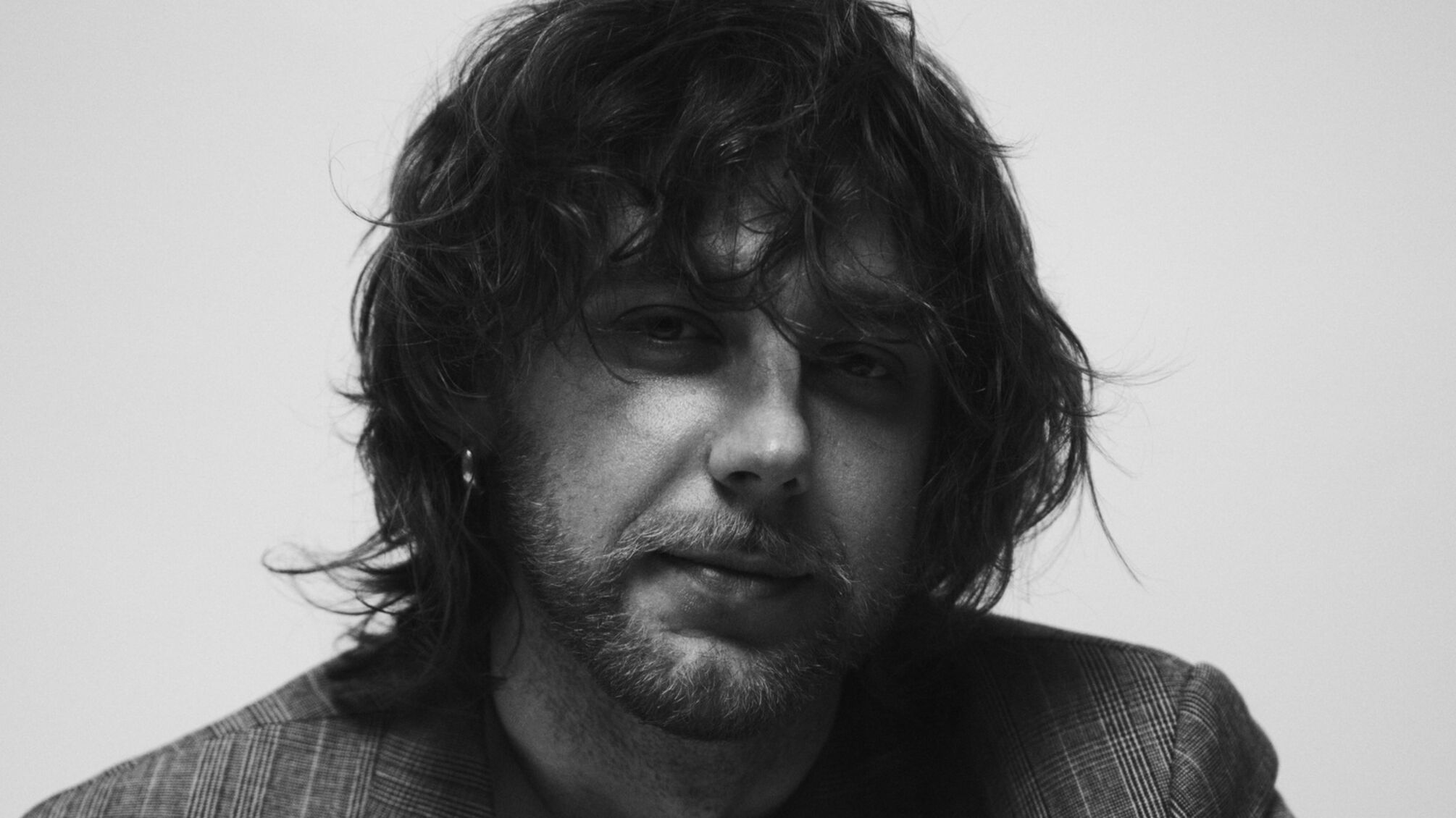 GRABAR представил 'Досчи' - песню, которая учит принимать хаос