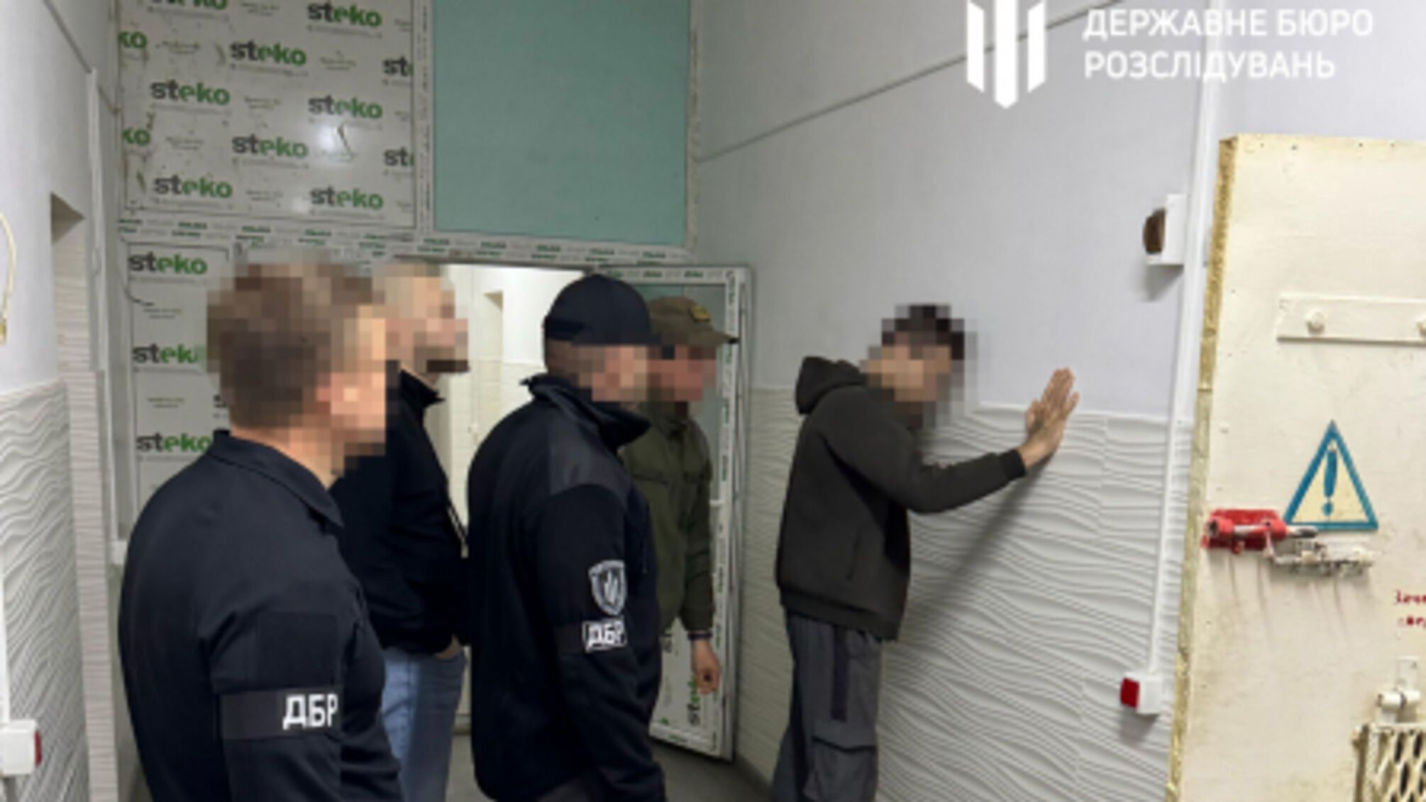 ДБР викрило системні катування у Полтавському СІЗО: підозрюють двох працівників