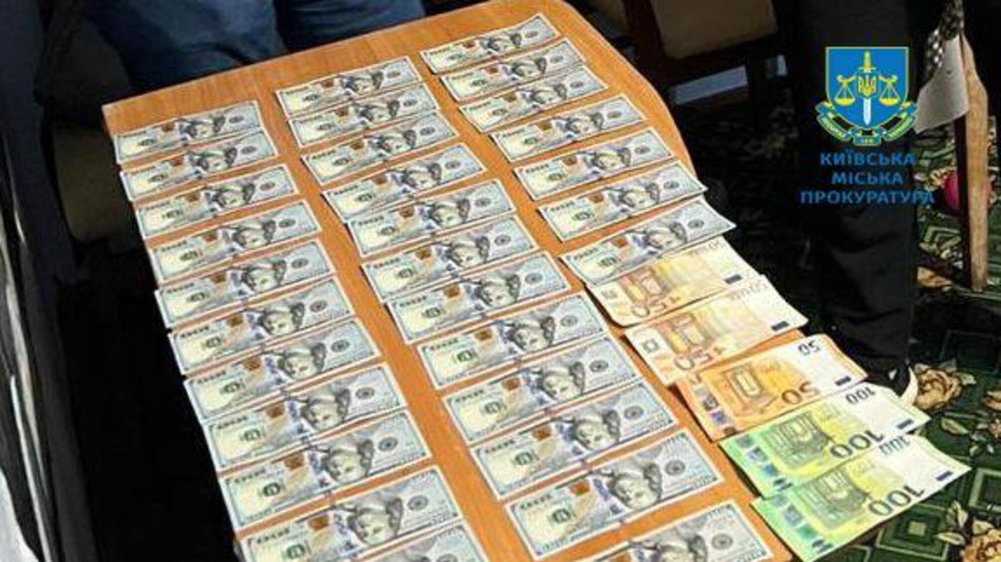 Третя дитина за 3000 доларів: на Київщині судитимуть шахраїв, які 'породжували' багатодітних батьків для виїзду за кордон