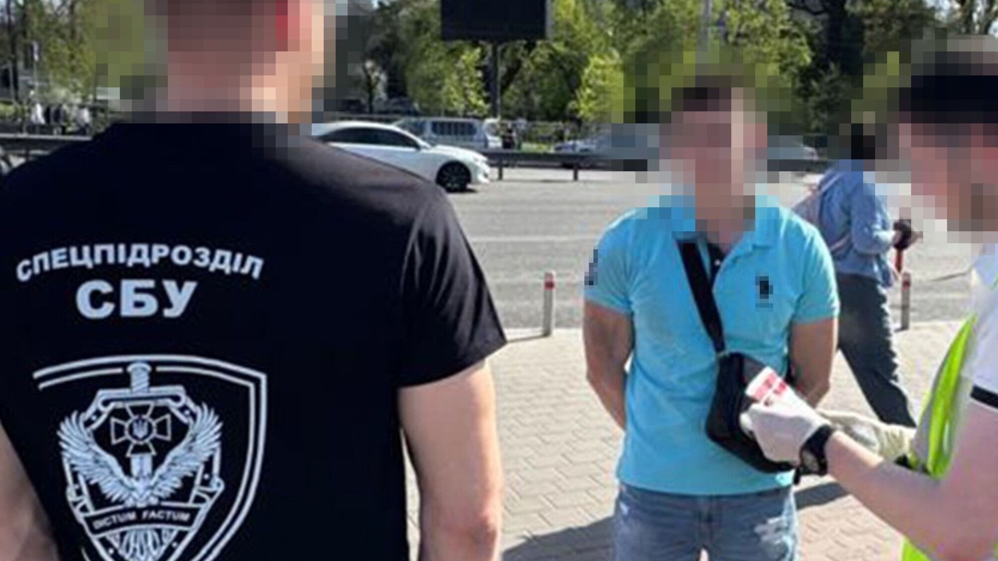 15 тысяч долларов за 'разрешение' на землю: чиновника КГГА задержали на взятке